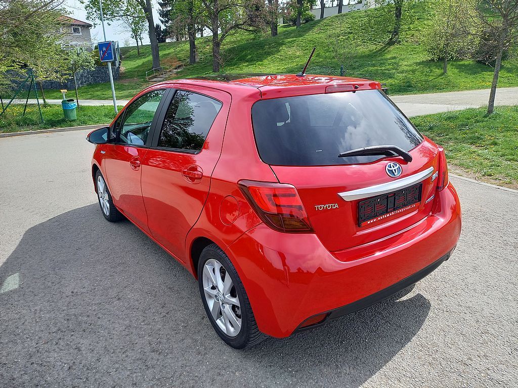 Toyota Yaris, 1,5i Hybrid +SERVIS Toyota TOP - fotka 4