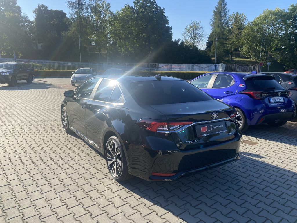 Toyota Corolla, 1.8 Hybrid CVT Style - fotka 5