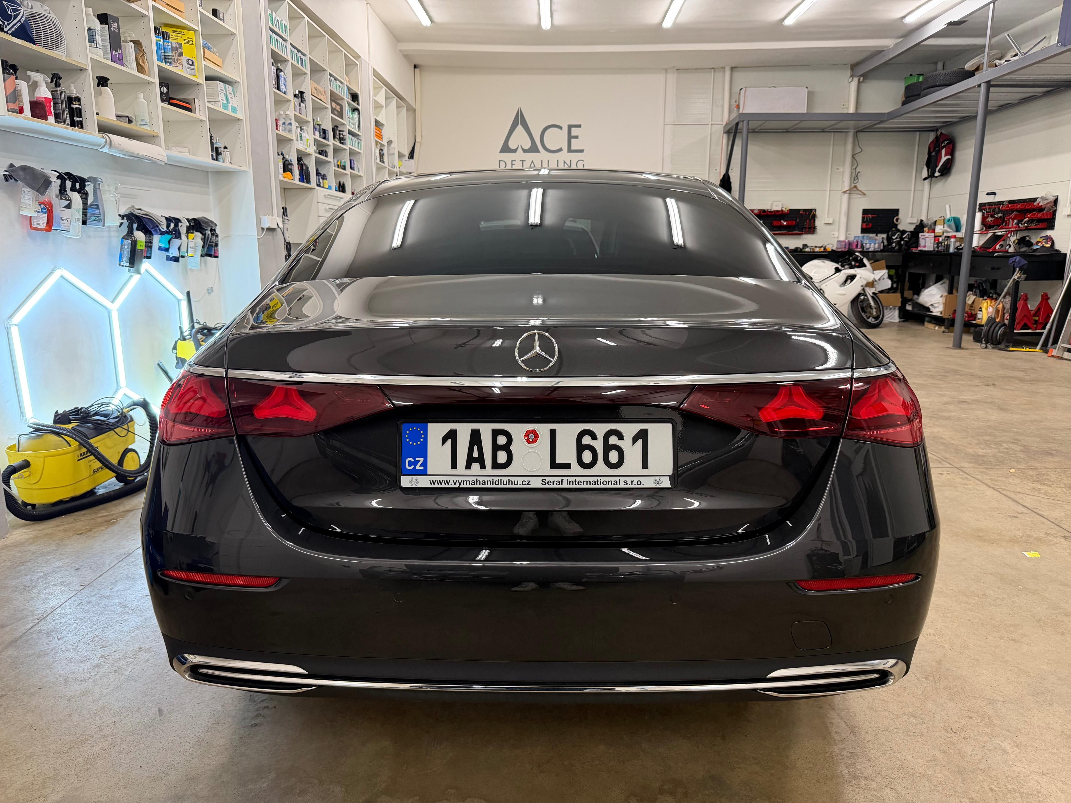 Mercedes-Benz Třídy E, E 220 D 4MATIC sedan, DPH - fotka 6