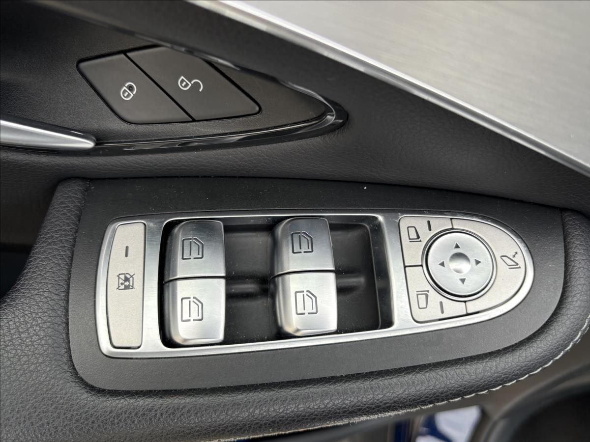 Mercedes-Benz GLC, 2,0 250i 155kW 4M,AMG,Led,Navi - fotka 4