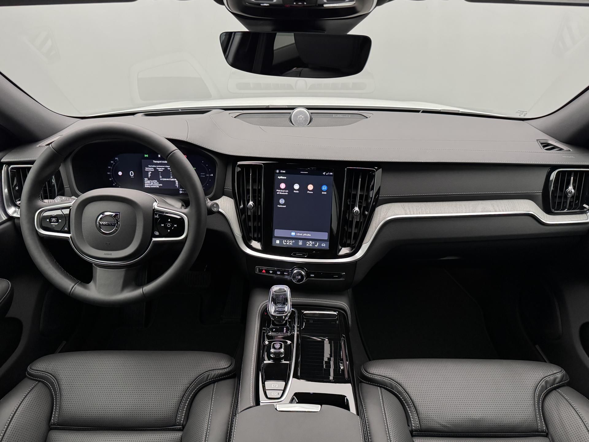 Volvo V60, T6 AWD Plug-in DARK ULTRA - fotka 2