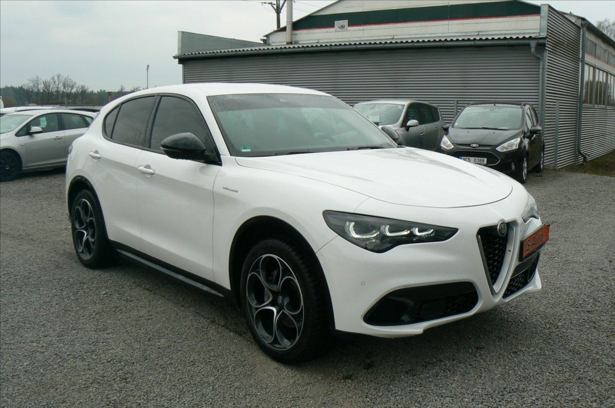 Alfa Romeo Stelvio, 2,2 VELOCE  Q4 DPH- 52571 km - fotka 2