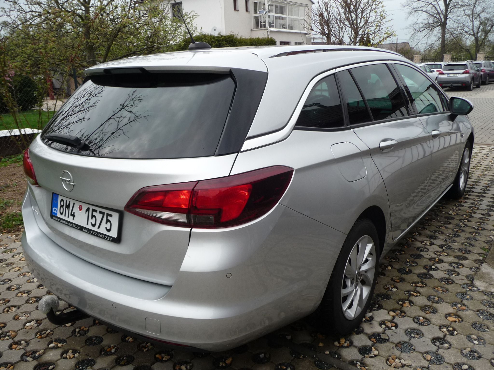 Opel Astra, 1.2i 81kw Executive po 1.majit - fotka 6