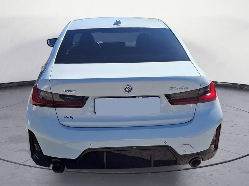 BMW Řada 3, 330 e xDrive Automatik M Sport - fotka 3