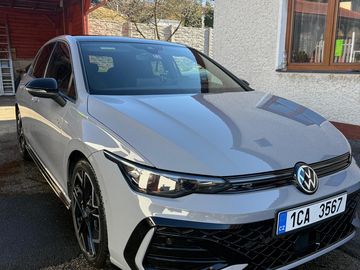 Vw golf 1.5 eTSI 110kw R-line