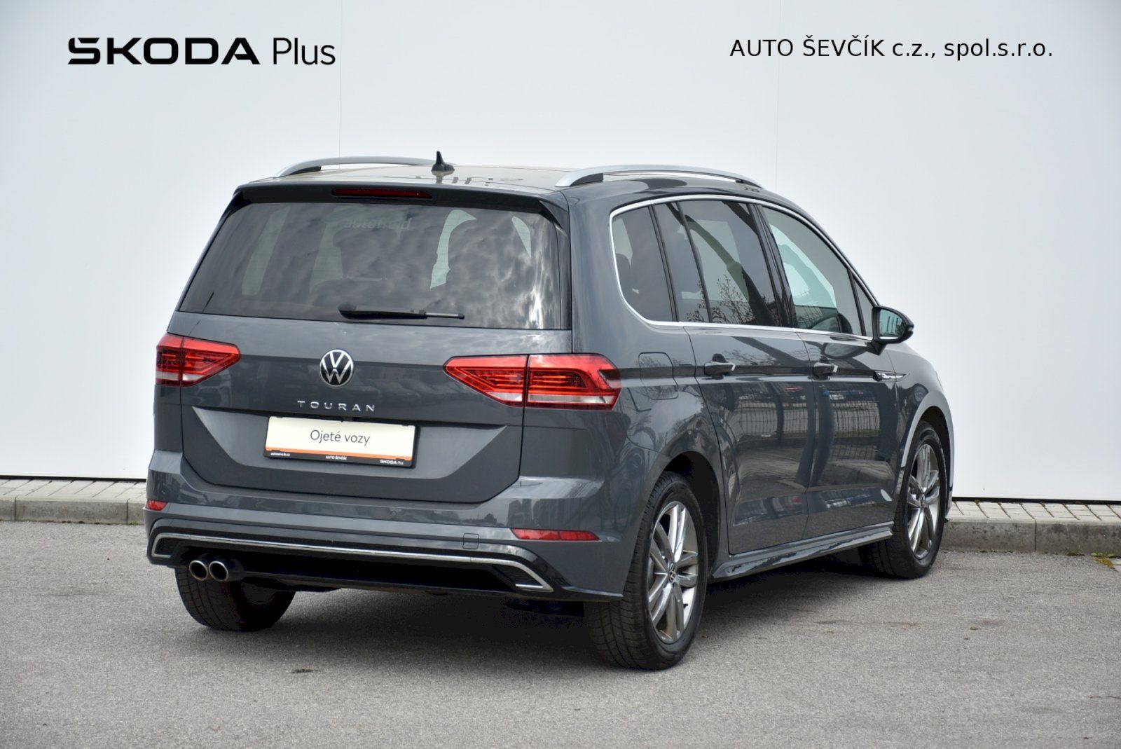 Volkswagen Touran, R-Line 2,0 TDI 110kW 7DSG - fotka 2