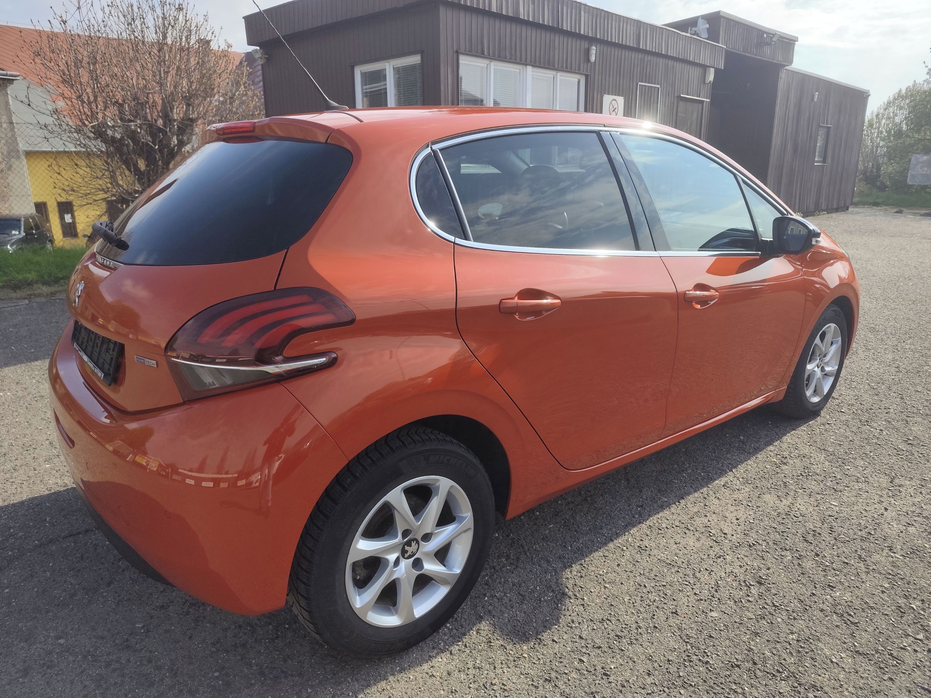 Peugeot 208, Allure 1.2i,81kw.Klimatizace - fotka 6