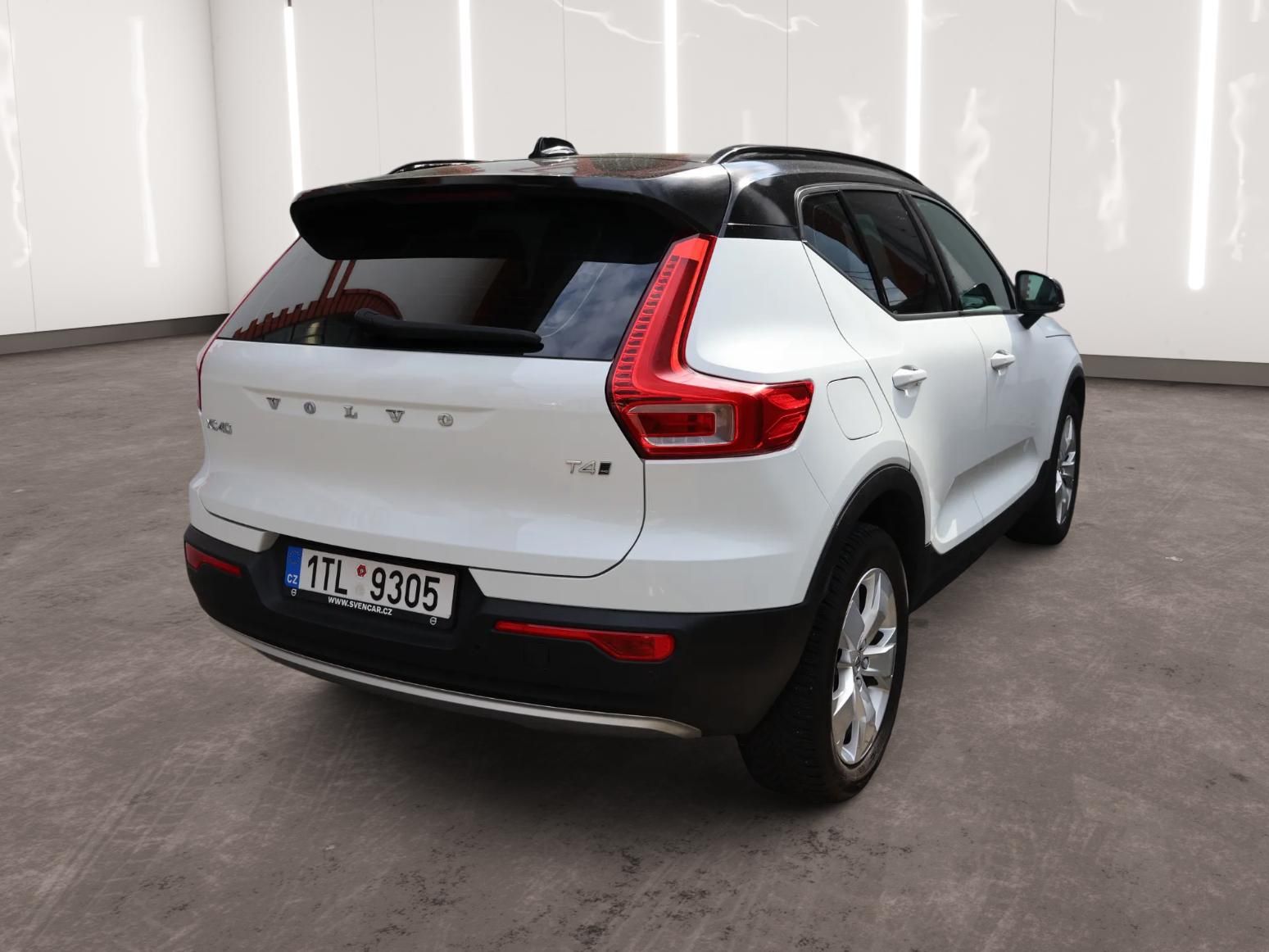 Volvo XC40, T4 AWD Momentum - fotka 4