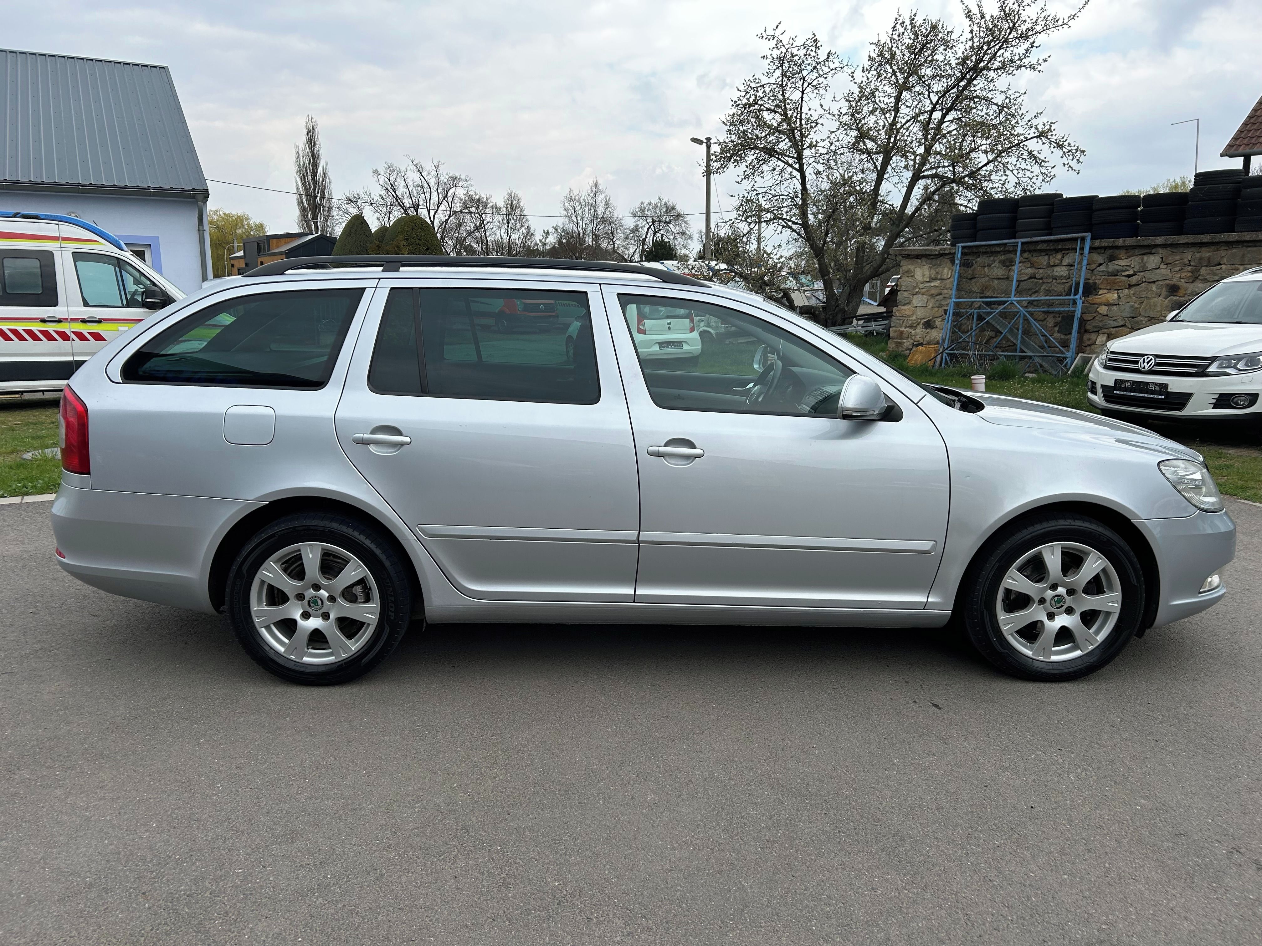 Škoda Octavia, 2 - 1.6 TDI Kombi - fotka 4