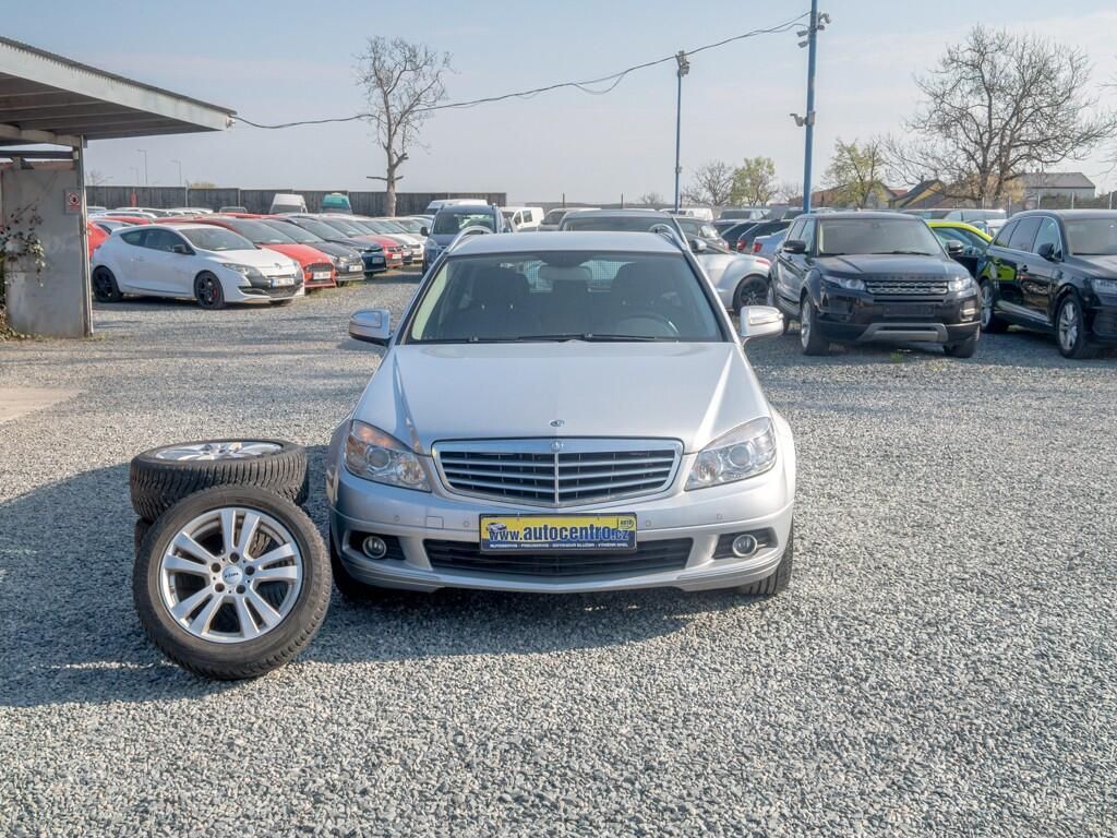 Mercedes-Benz Třídy C, 200 135KW mat – NAVIGACE - fotka 2