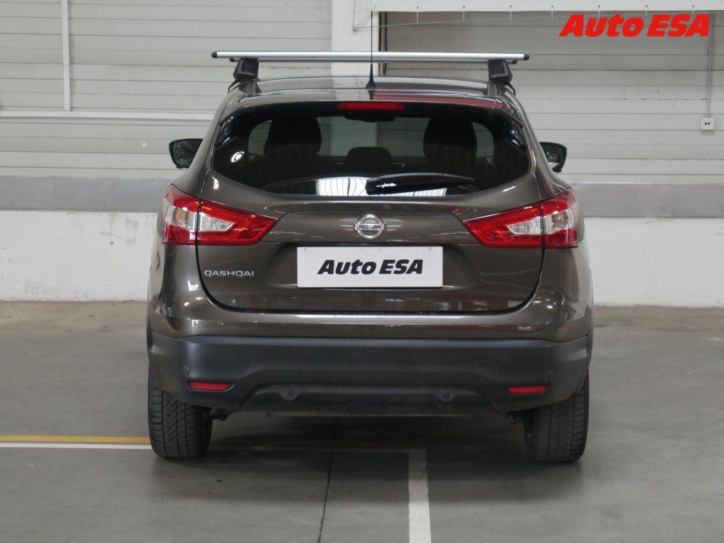 Nissan Qashqai, 1.2DiG-T,navi,autoAC - fotka 5