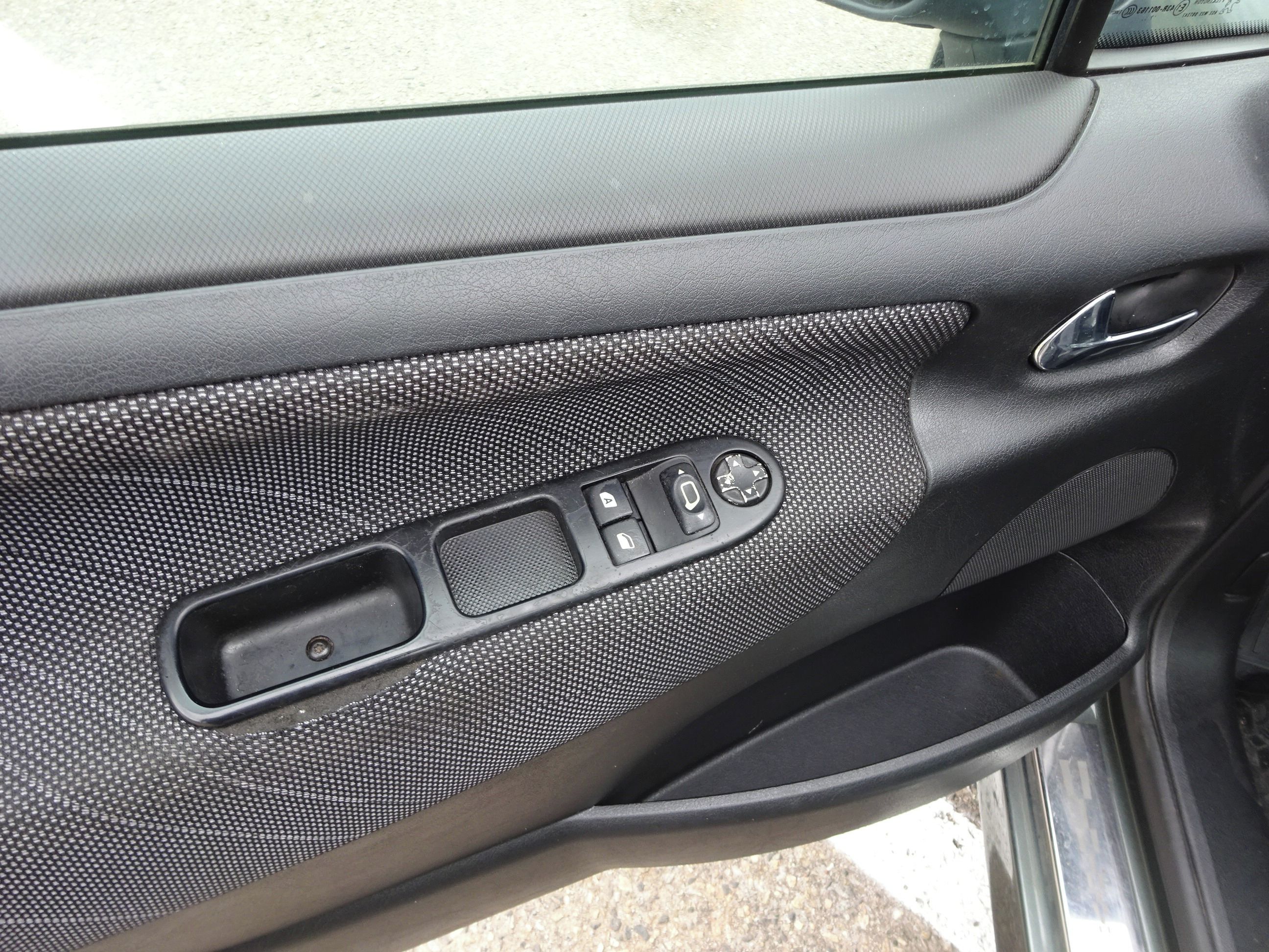 Peugeot 207, 1.6i + LPG (88 kw)  1.MAJITEL - fotka 6
