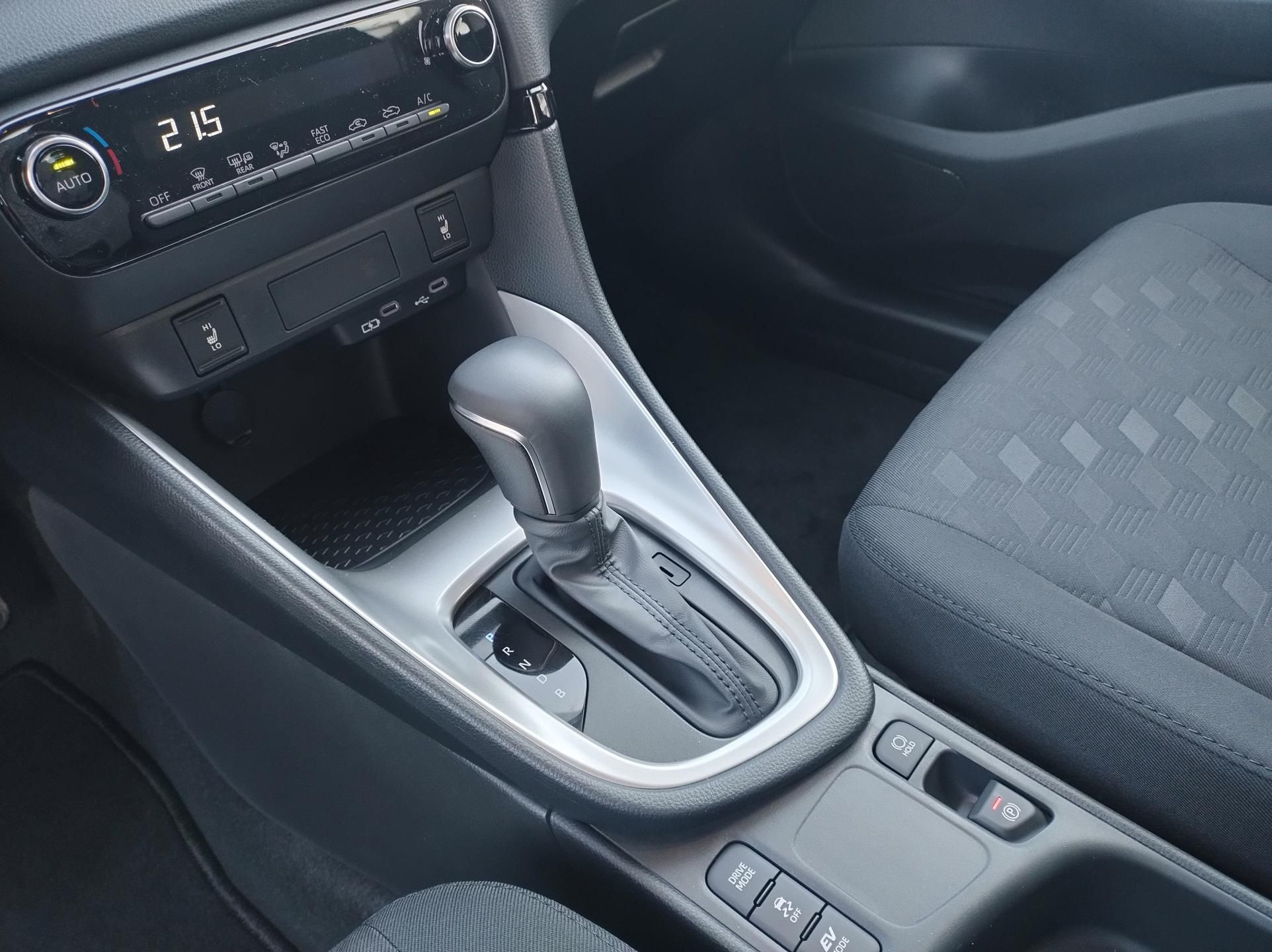 Toyota Yaris, 1.5 FHEV Comfort Business - fotka 6