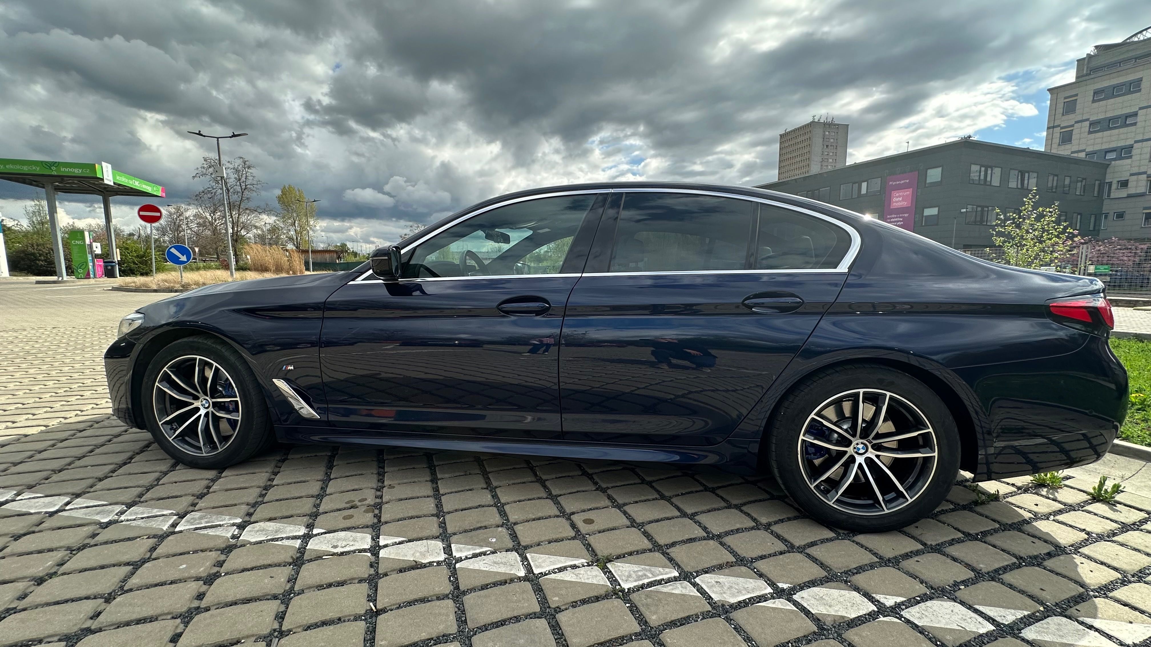 BMW Řada 5, BMW 530d xDrive M packet - fotka 3