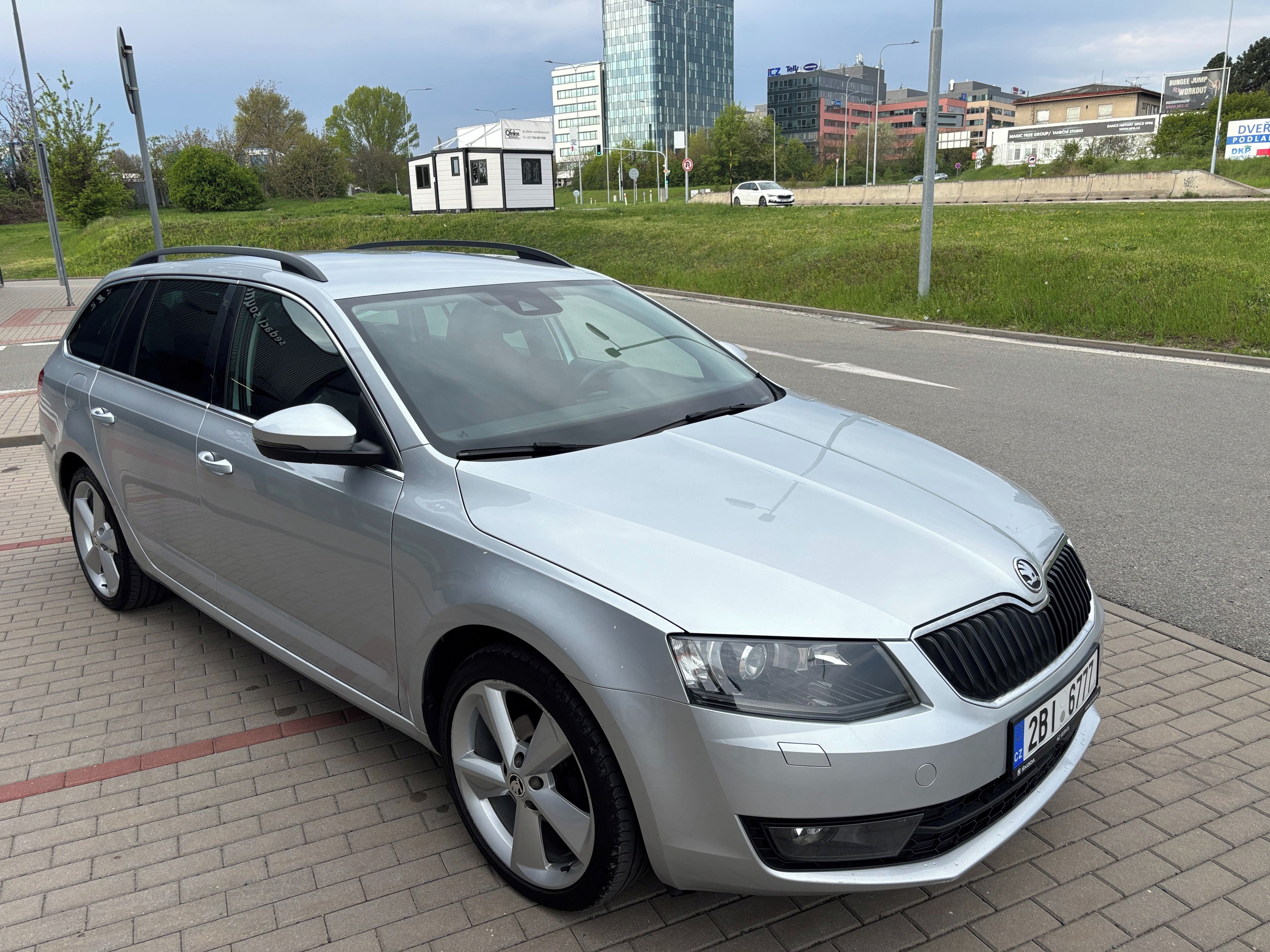 Škoda Octavia, 1.6TDi 81kW DSG Sport - fotka 3