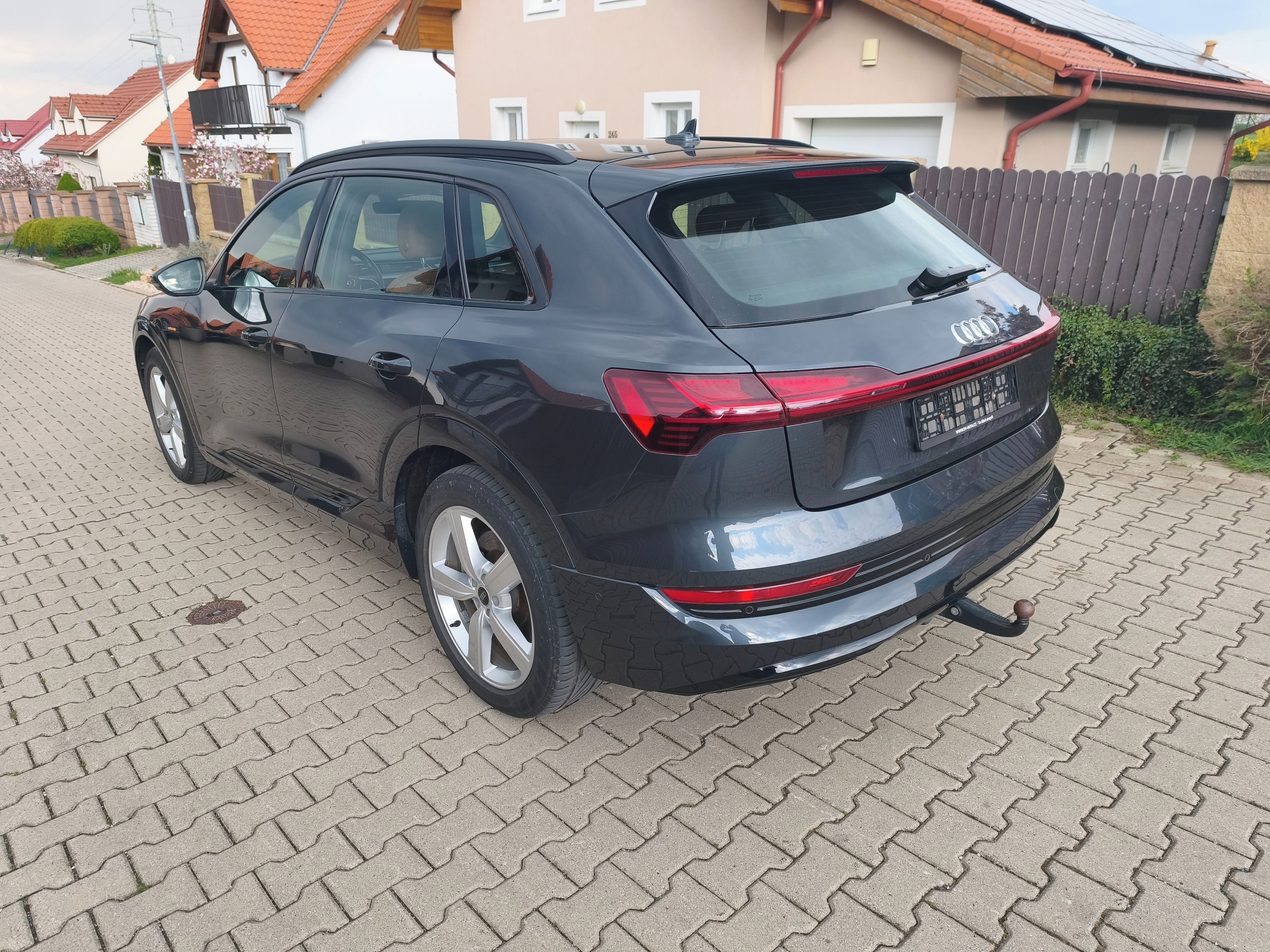 Audi e-tron, 55*B&O*PANO*kůže*Tažné*SoH90% - fotka 3