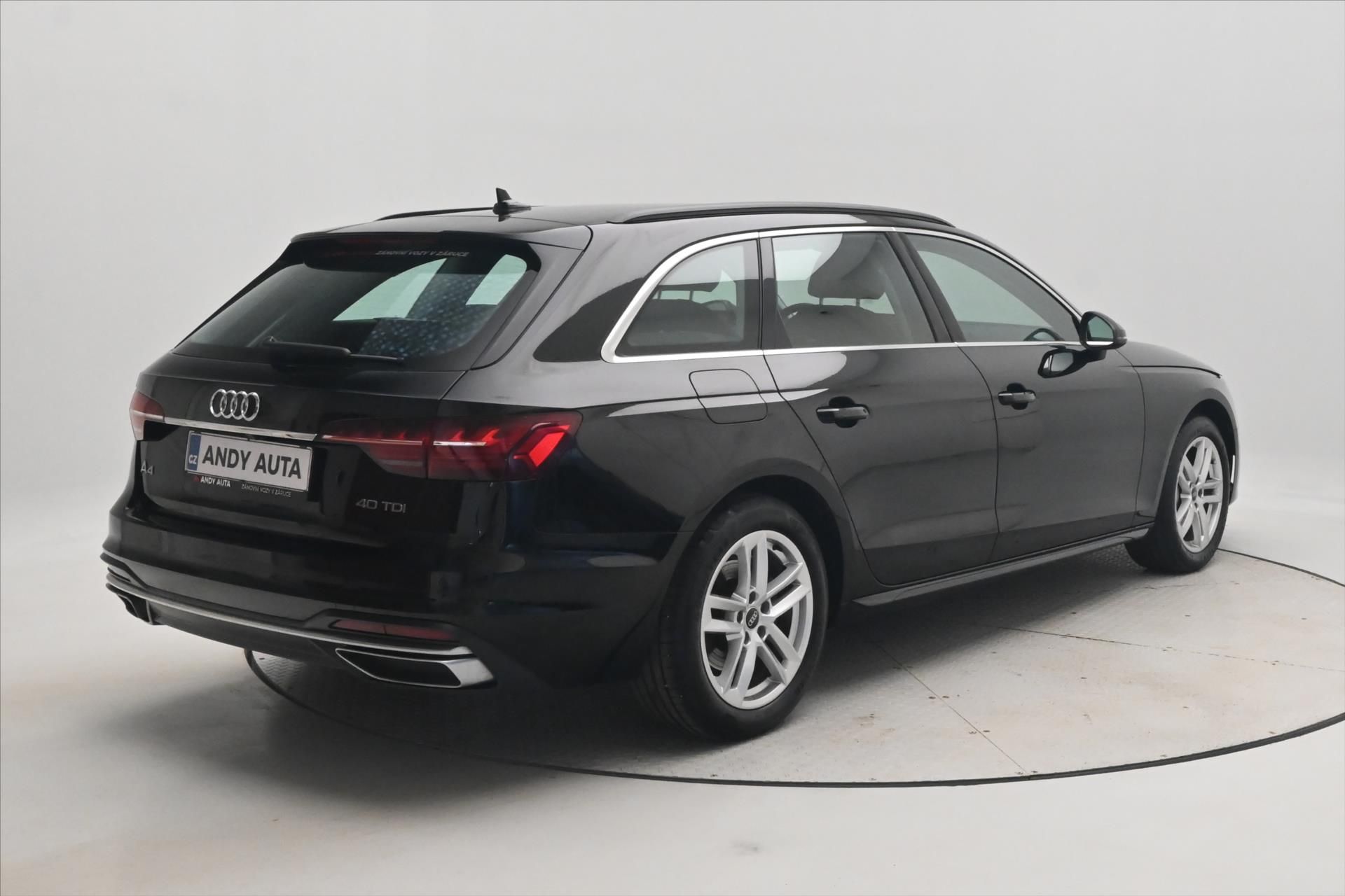 Audi A4, 2,0 40TDI 150 kW VOZIDLO PŘIPR - fotka 5