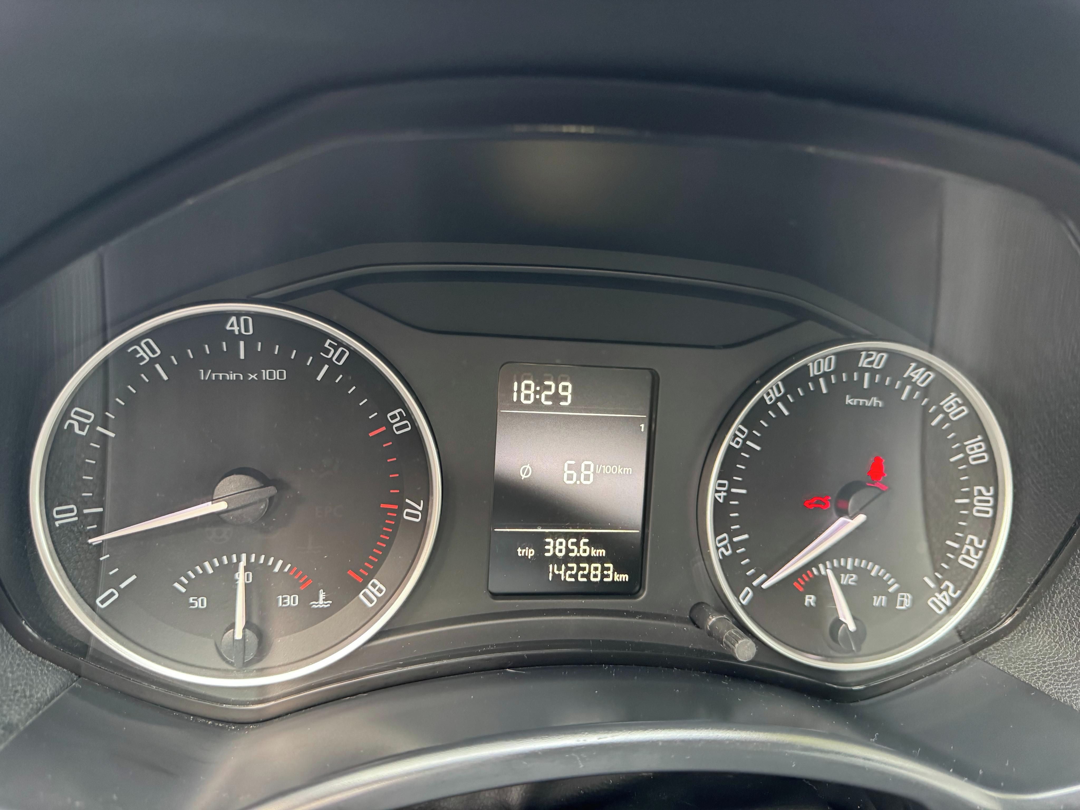 Škoda Octavia, 1.4 TSI, servisováno - fotka 6