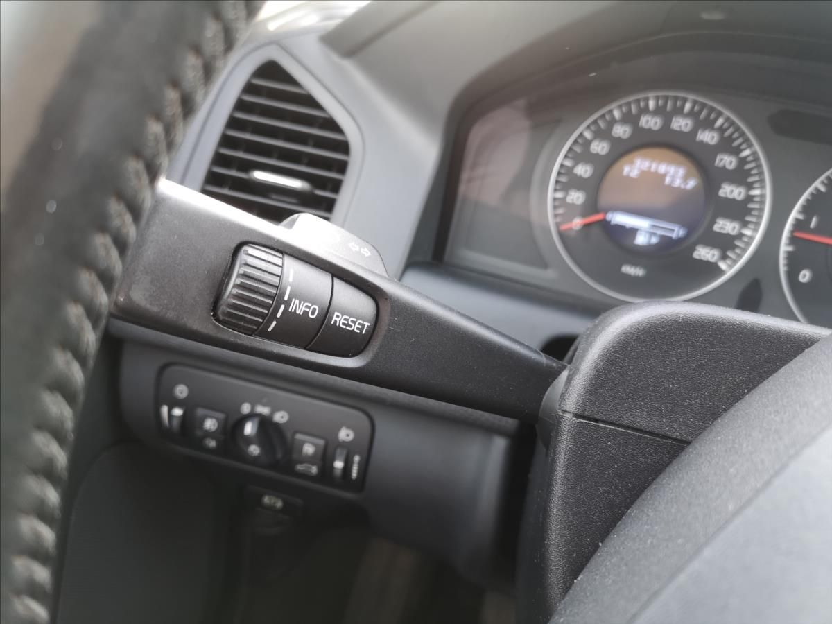 Volvo XC60, 2,4 4x4 - fotka 6