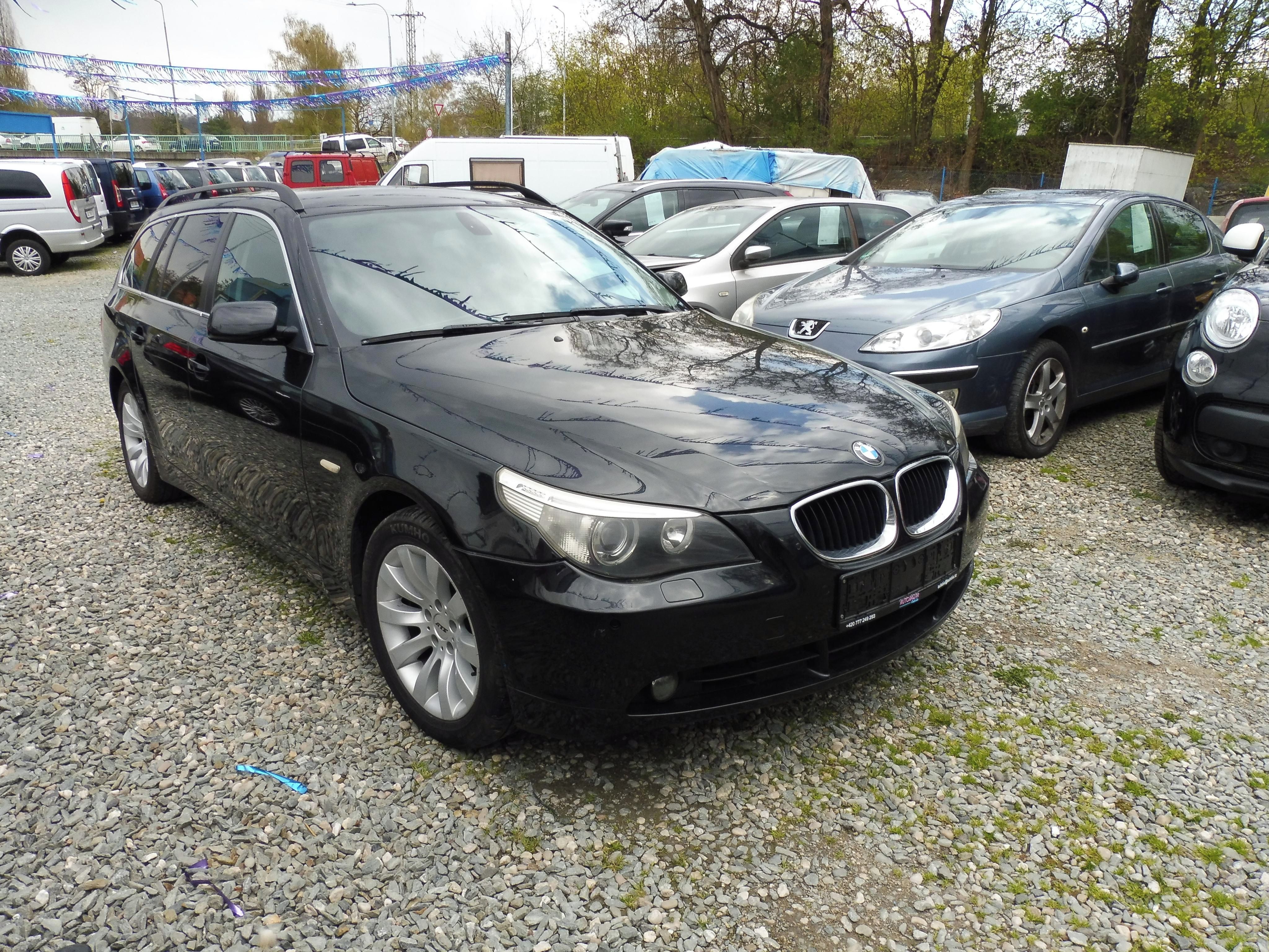 BMW Řada 5, 520 d - fotka 2