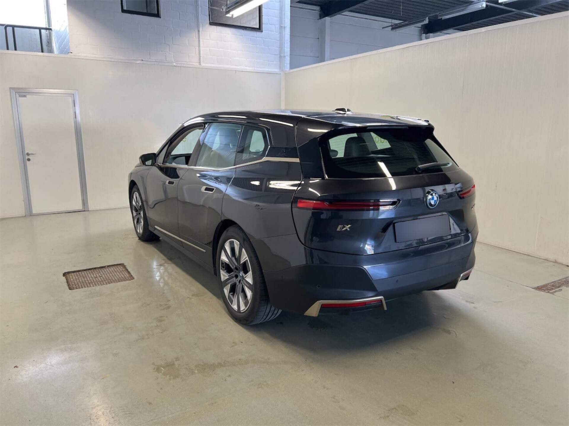 BMW iX, xDrive40 Edition - fotka 4
