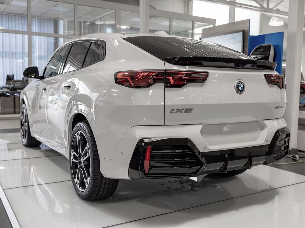 BMW iX2, IX2 eDrive 20 M-Sport LED - fotka 2