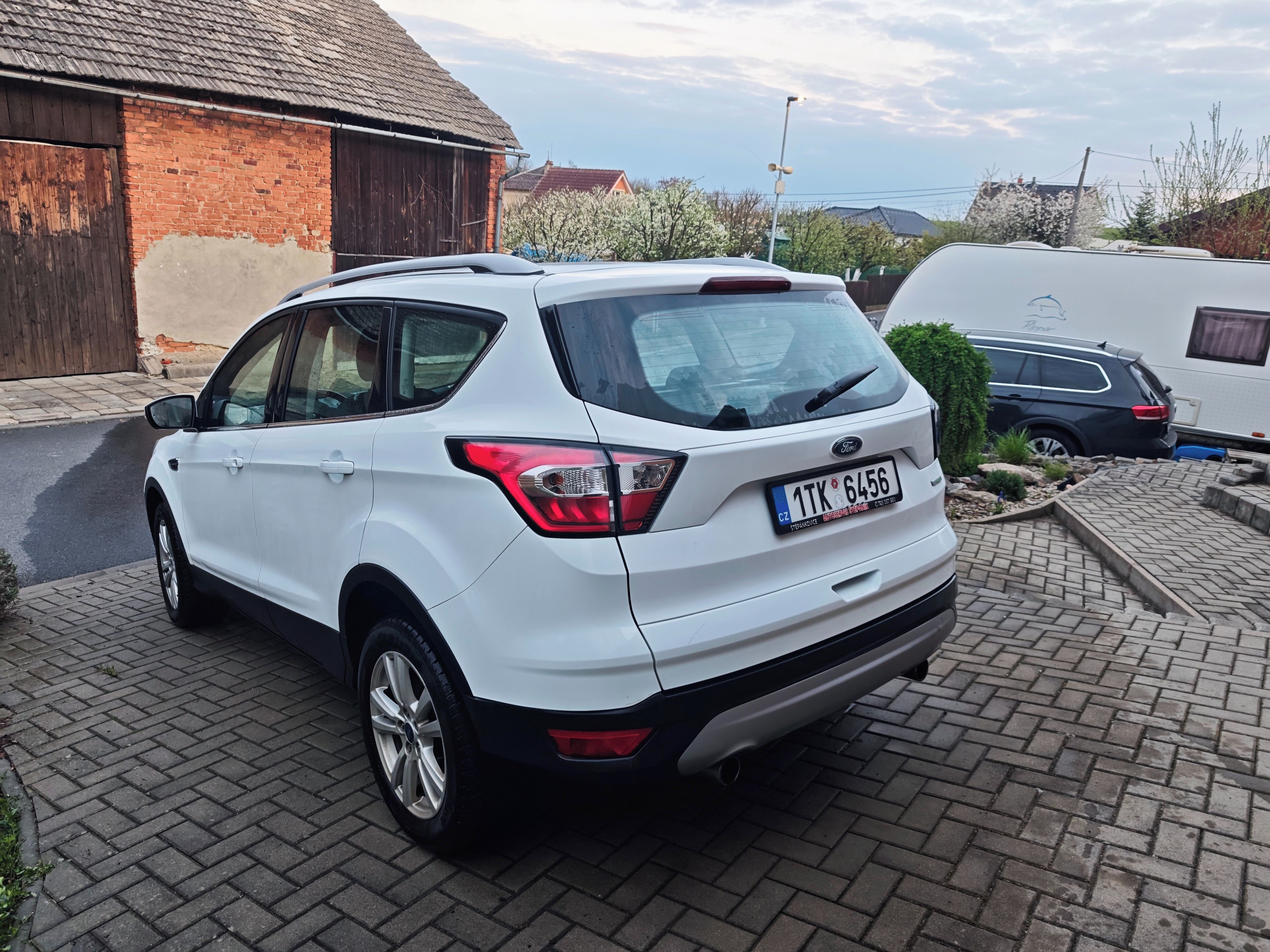 Ford Kuga, 1.5 ecoboost, 88kW, k opravě - fotka 5