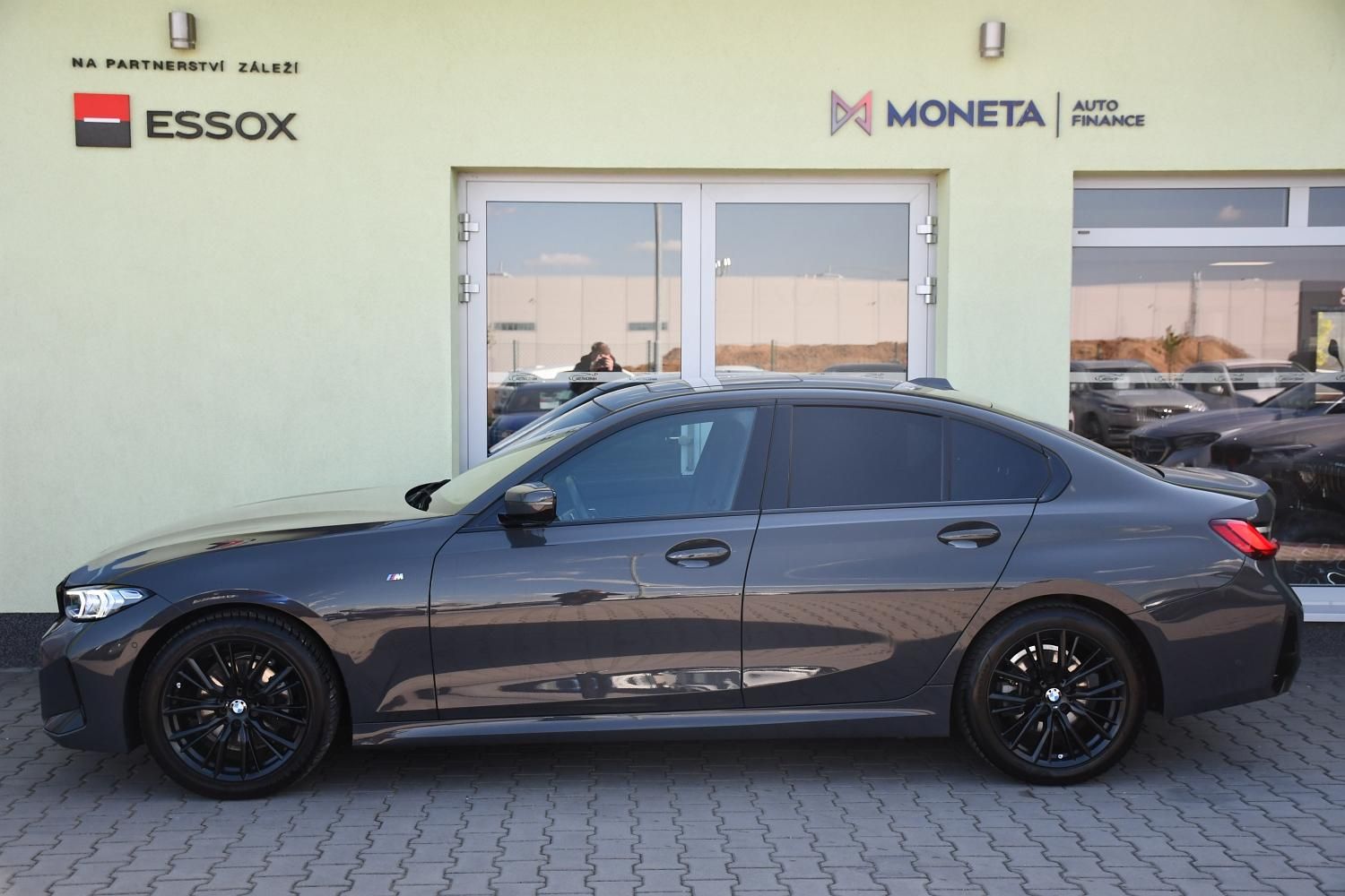 BMW Řada 3, 320d xDrive M-SPORT - fotka 2