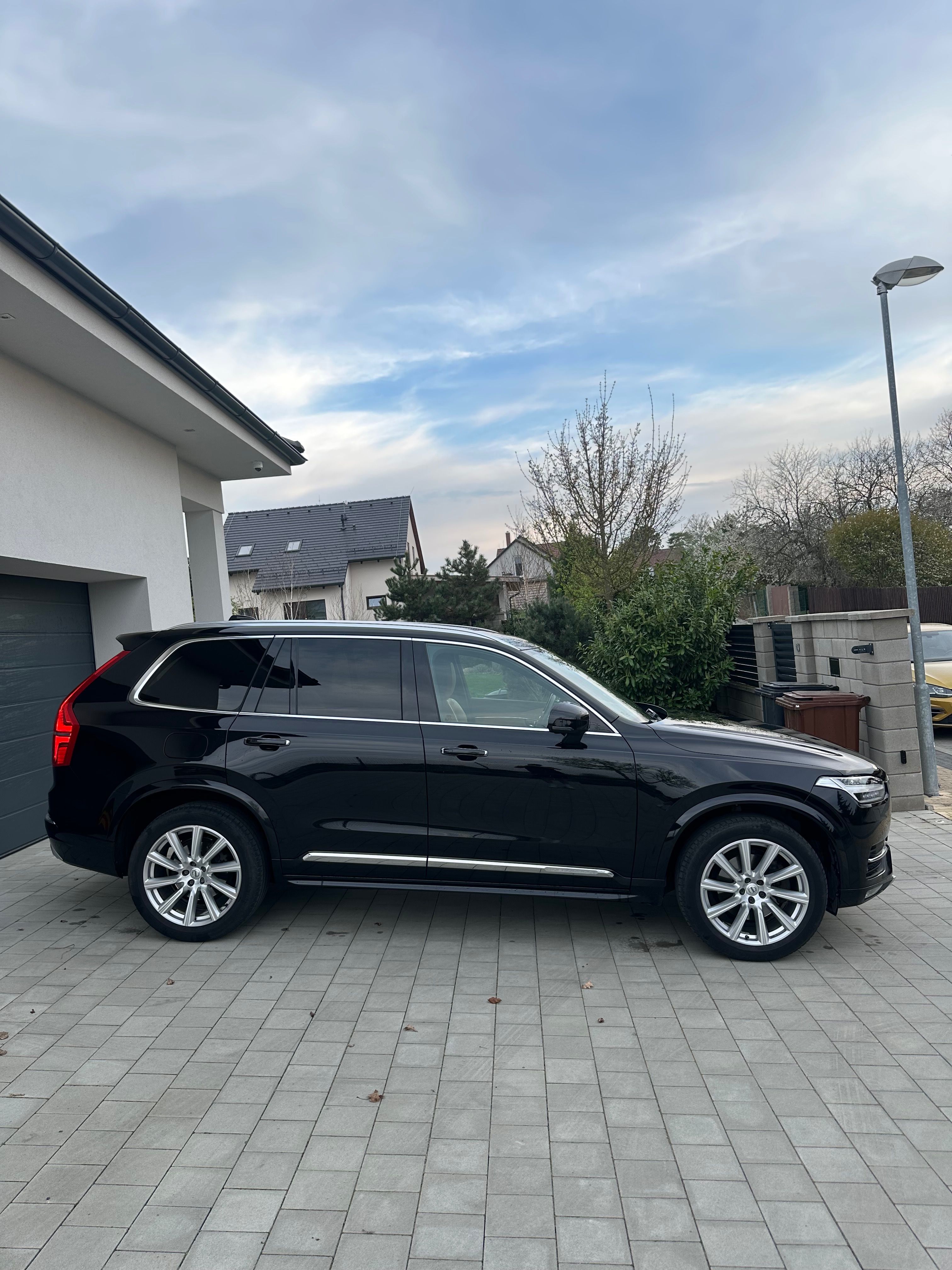 Volvo XC90, T6 AWD, 7 míst, tažné, 1.maj - fotka 6