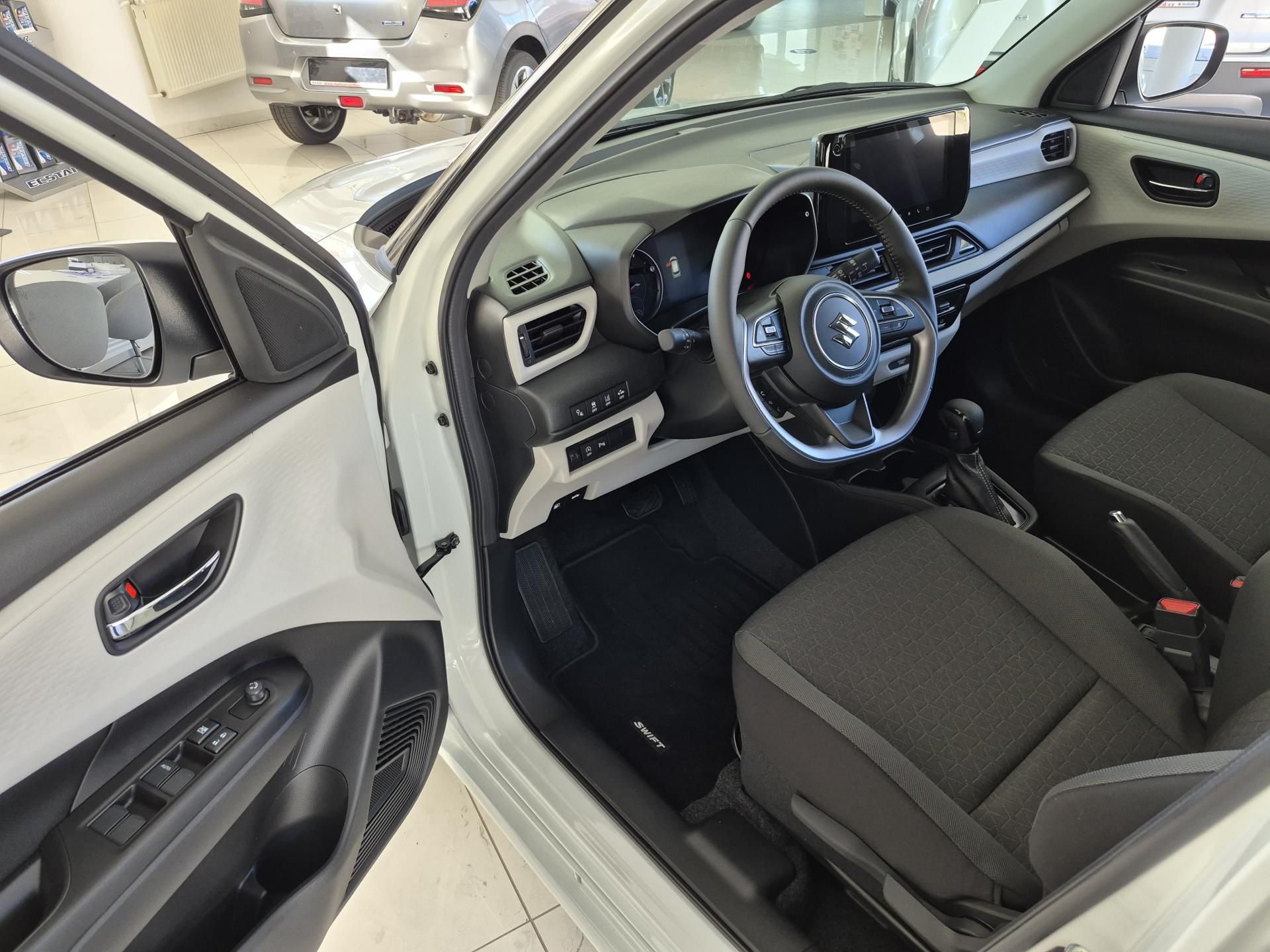 Suzuki Swift, 1,2 Premium Hybrid CVT - fotka 4