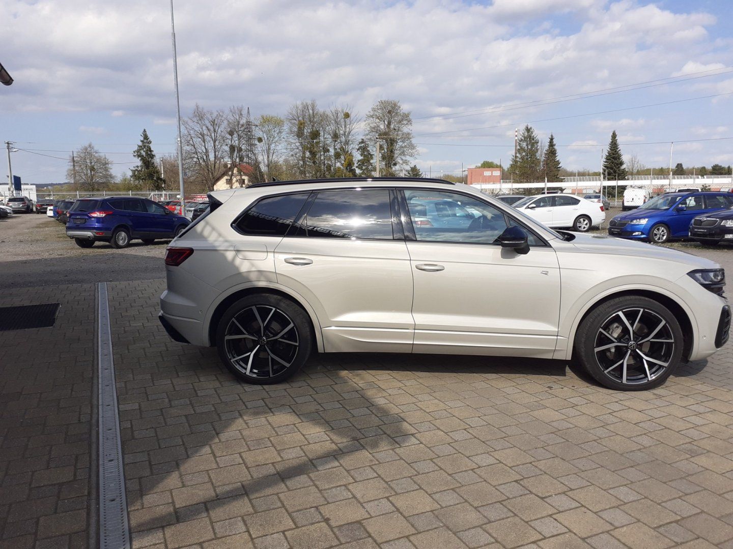 Volkswagen Touareg, 3.0 V 6 TDi R-Line - fotka 3