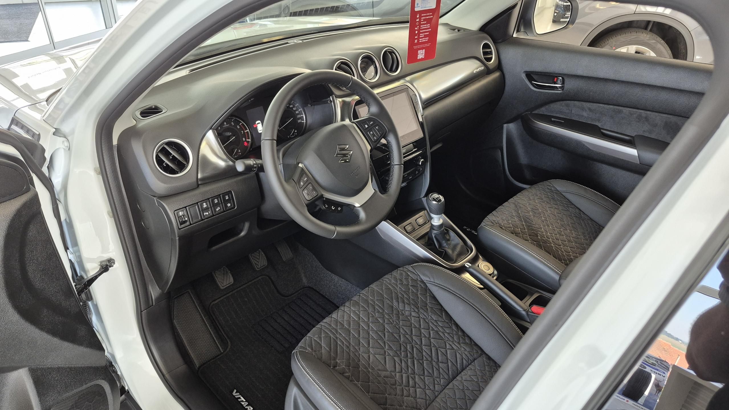 Suzuki Vitara, 1,4 Elegance Hybrid 4x4 - fotka 5