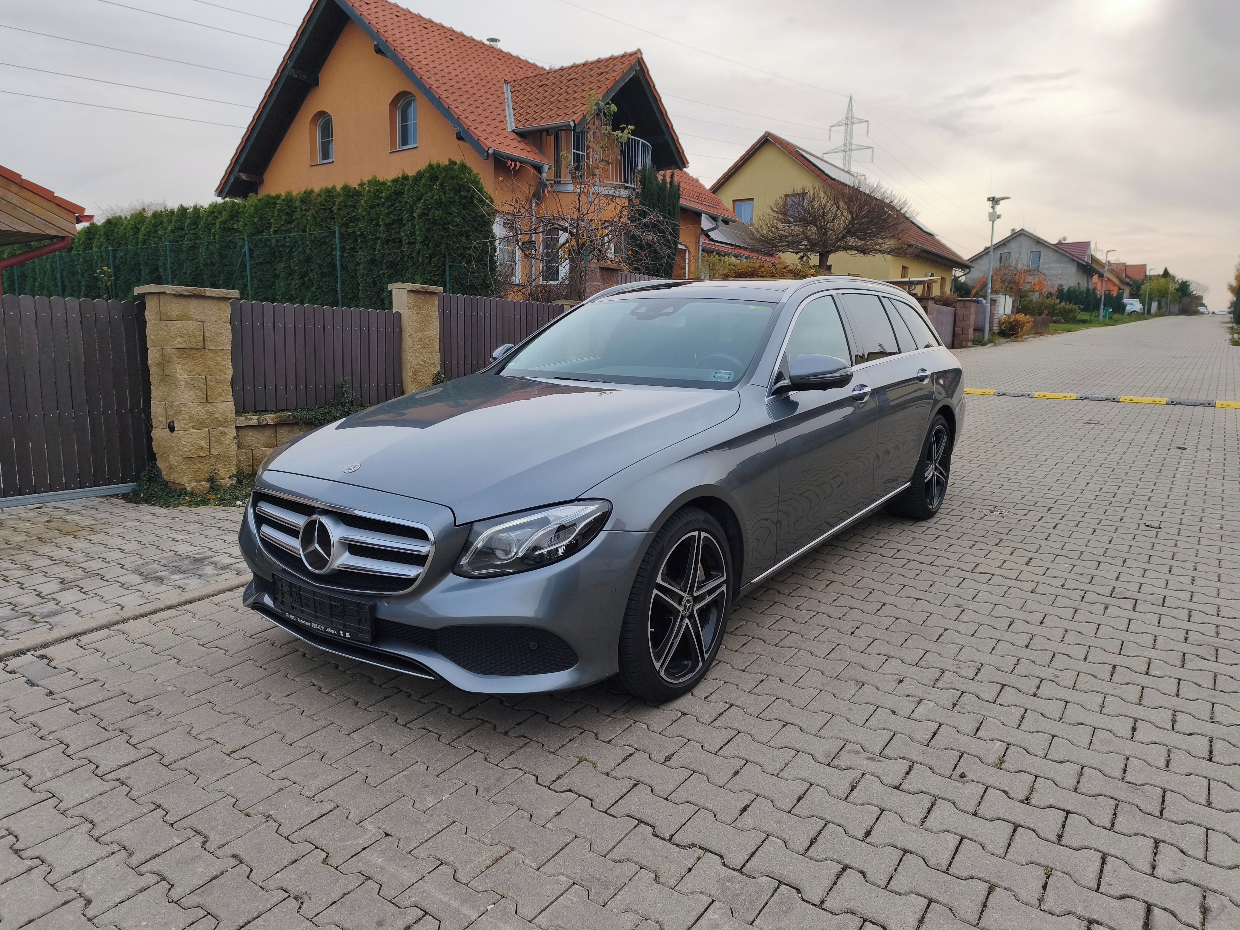 Mercedes-Benz Třídy E, MAXvýb*PANO*ACC*HUD*TAŽNÉ*atd!
