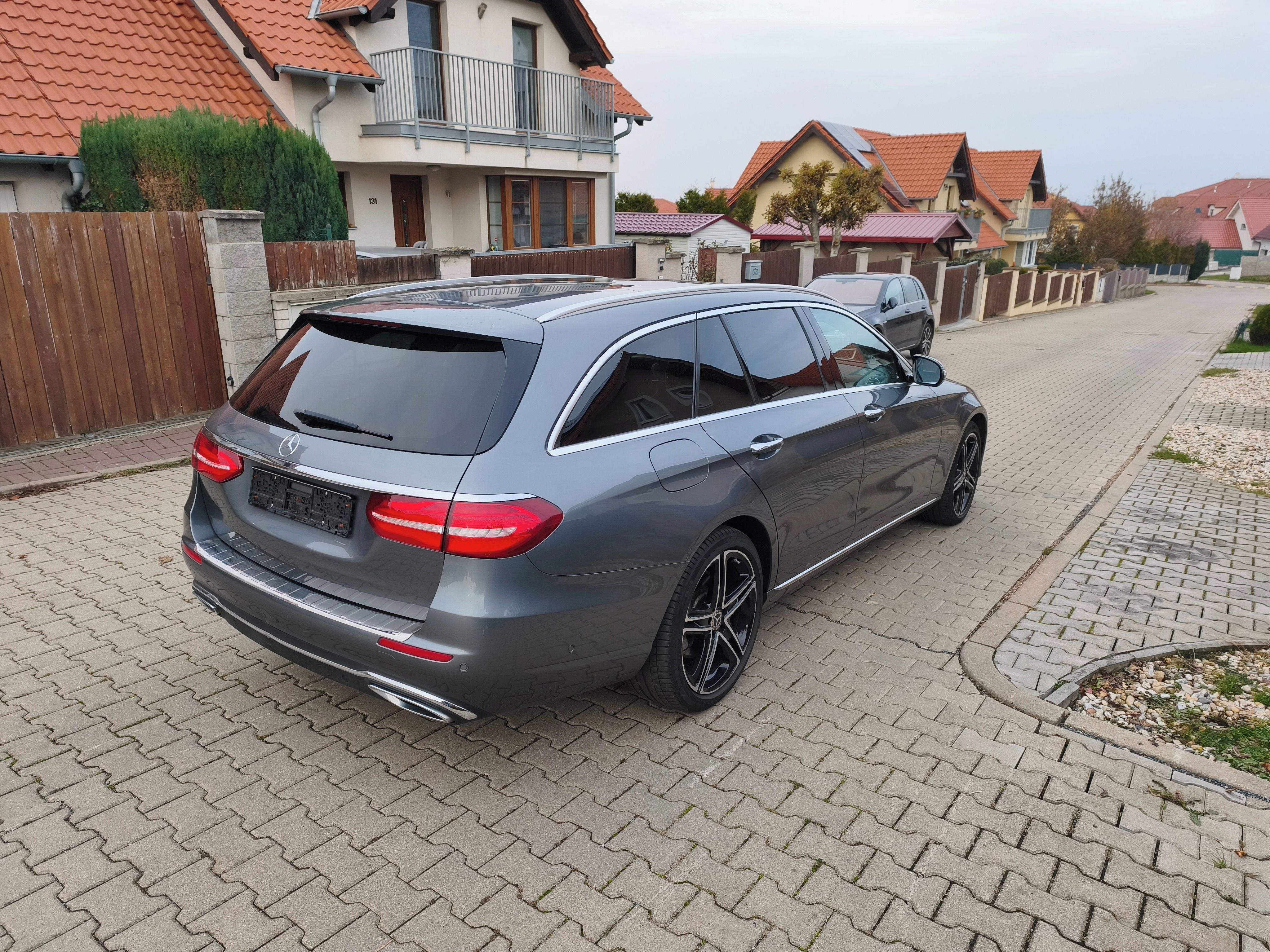 Mercedes-Benz Třídy E, MAXvýb*PANO*ACC*HUD*TAŽNÉ*atd! - fotka 5