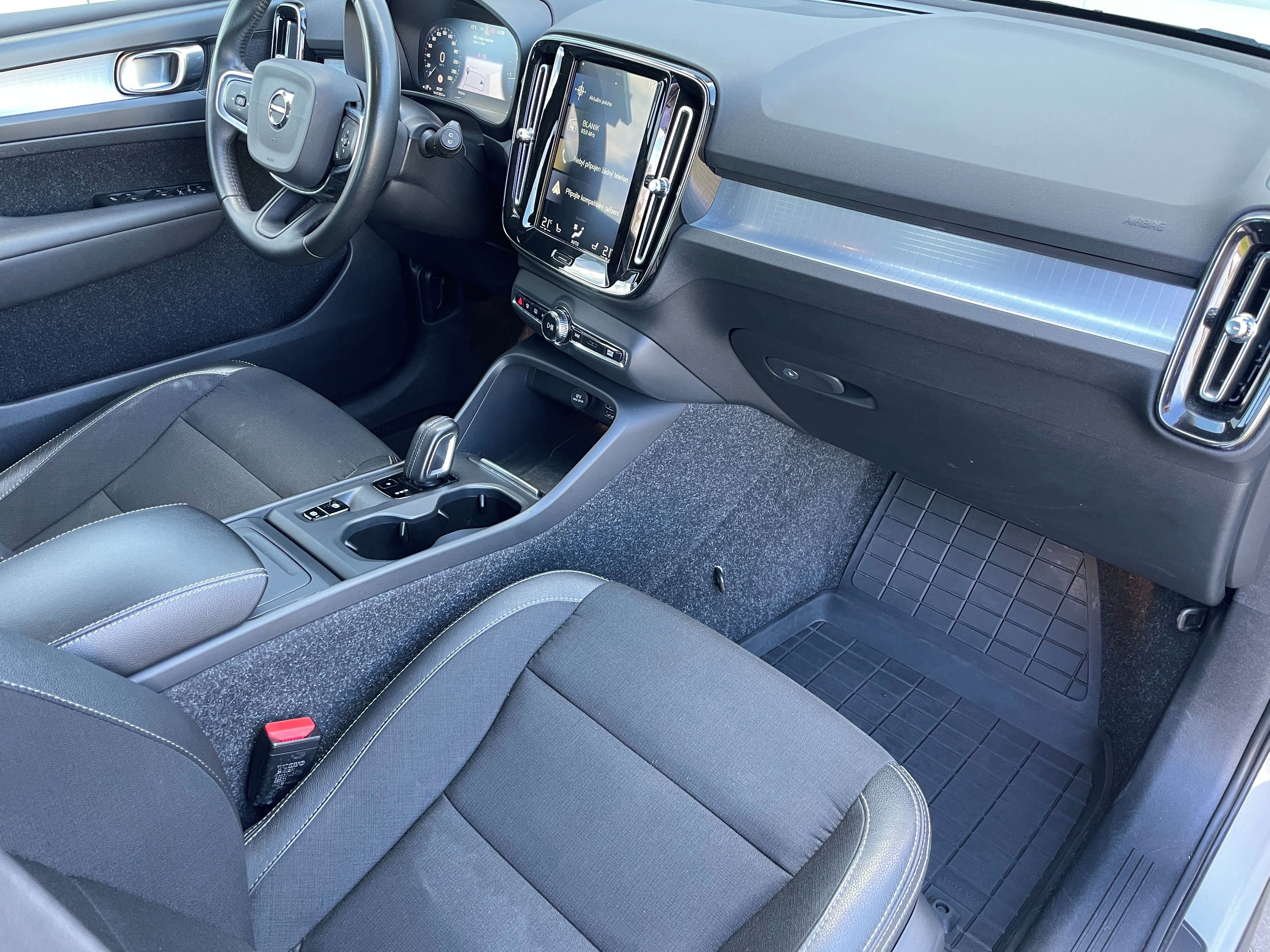 Volvo XC40, D3 MOMENTUM Pro Aut. - fotka 6