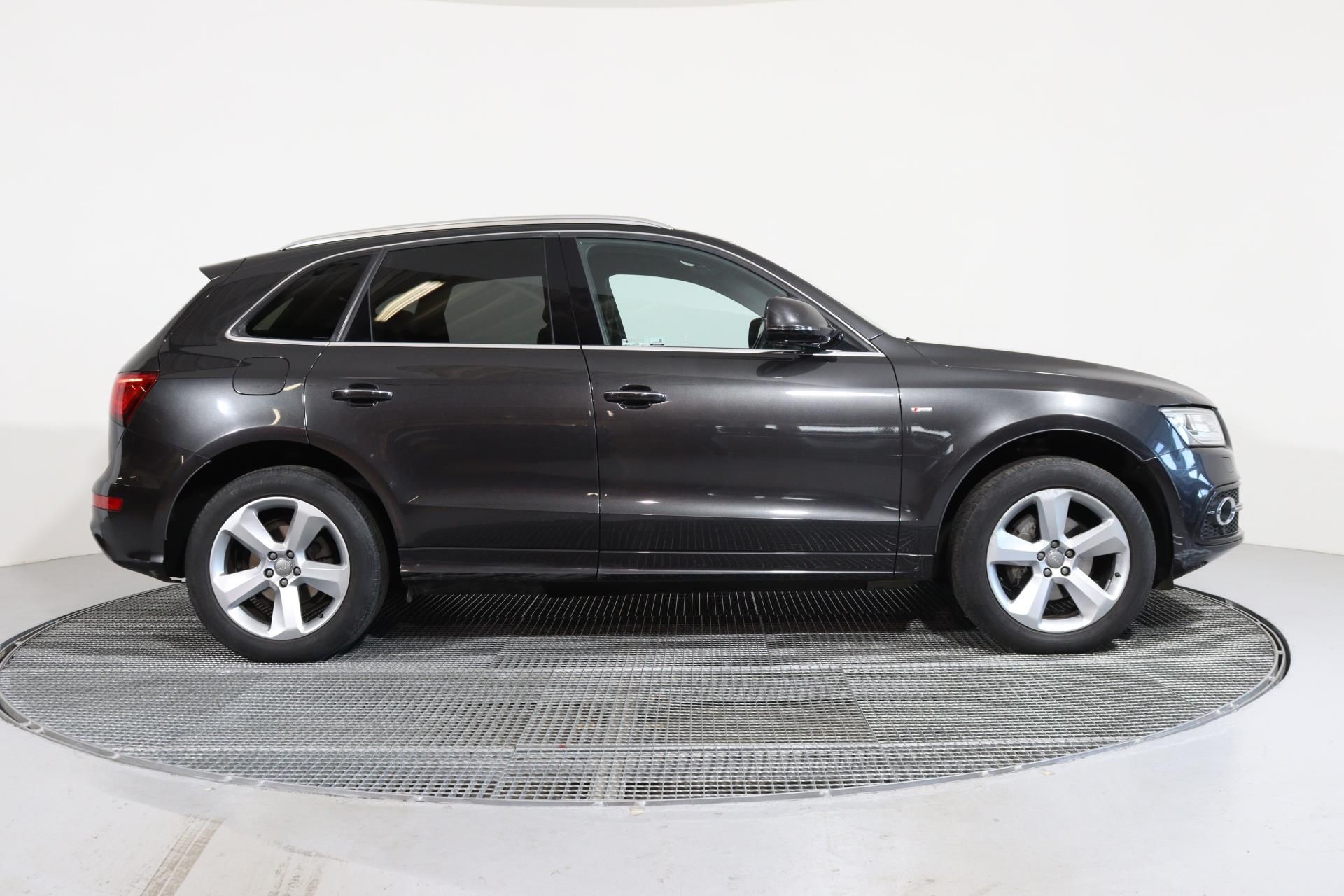 Audi Q5, 2,0 TDI quattro S-Tronic - fotka 3