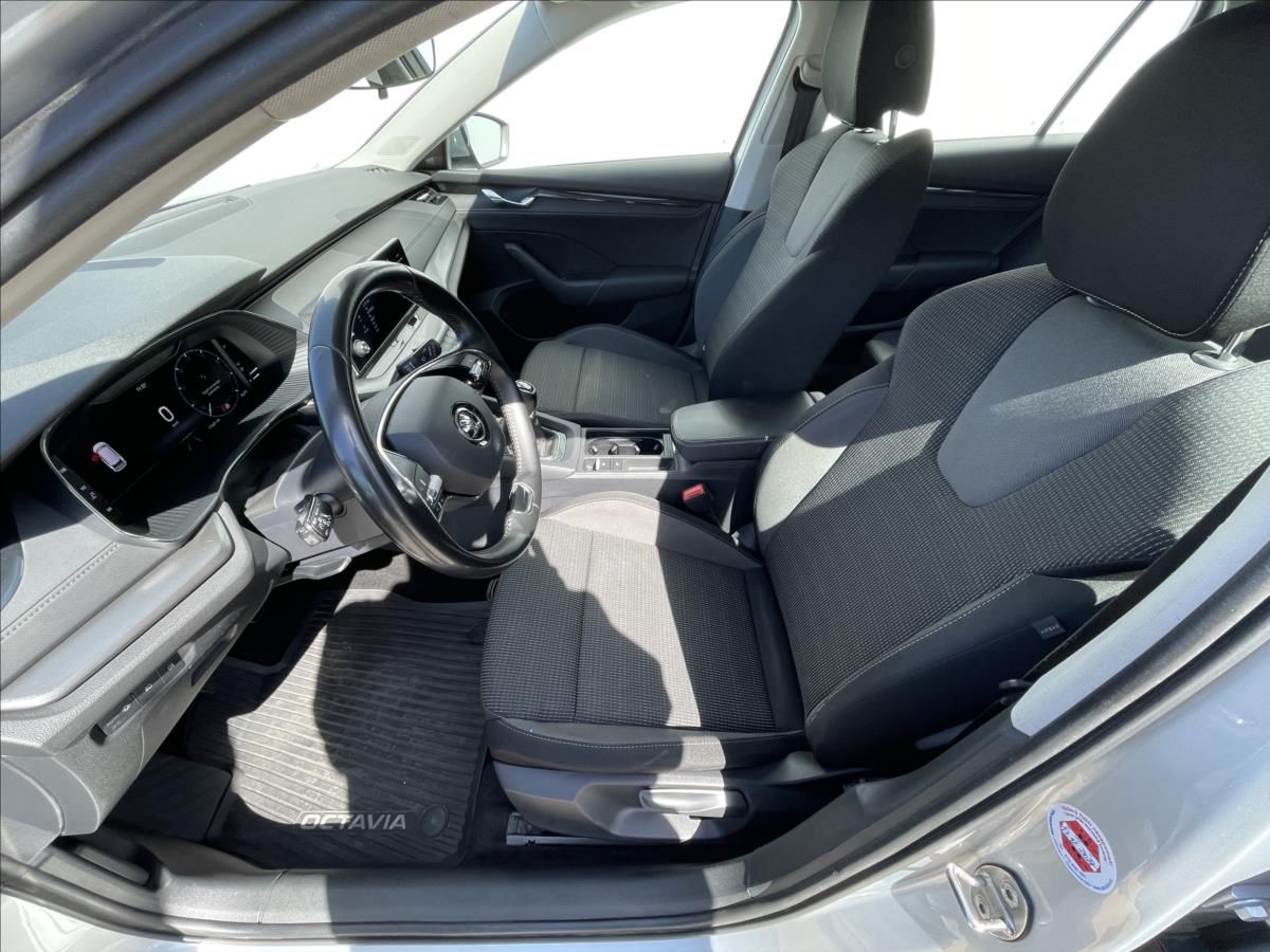 Škoda Octavia, 2,0 TDI Combi Ambition Plus - fotka 4