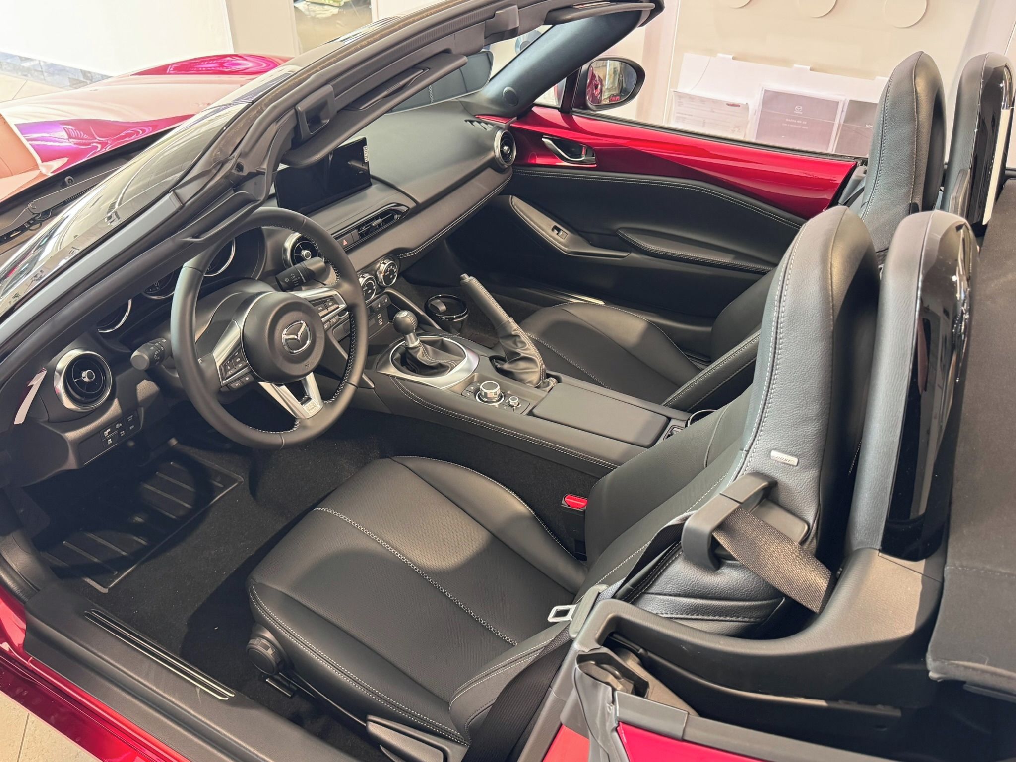 Mazda MX-5, 1,5 M/T Exclusive Line - fotka 6
