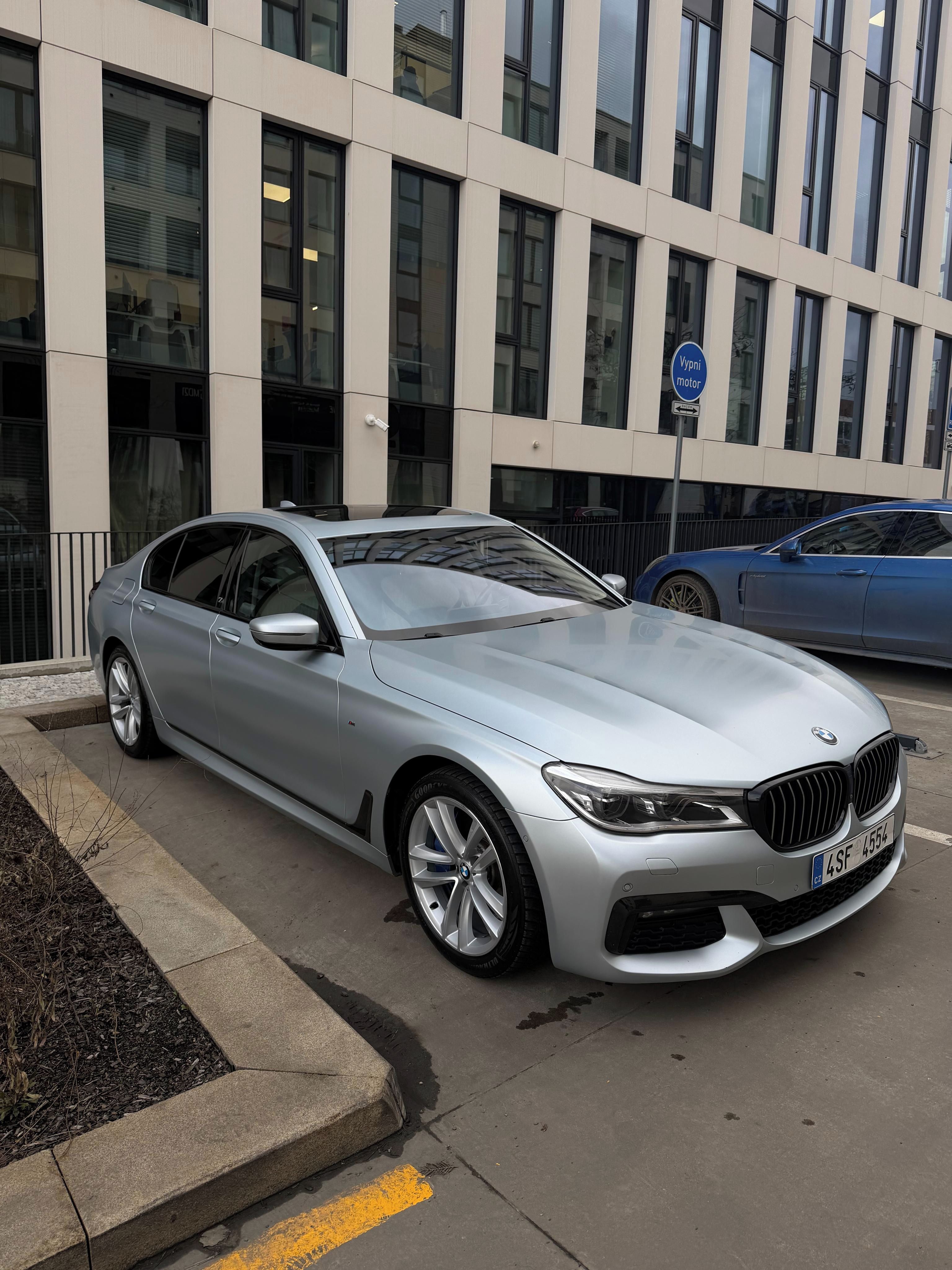 BMW Řada 7, 40d - 40thEdice -DPH- Historie - fotka 3