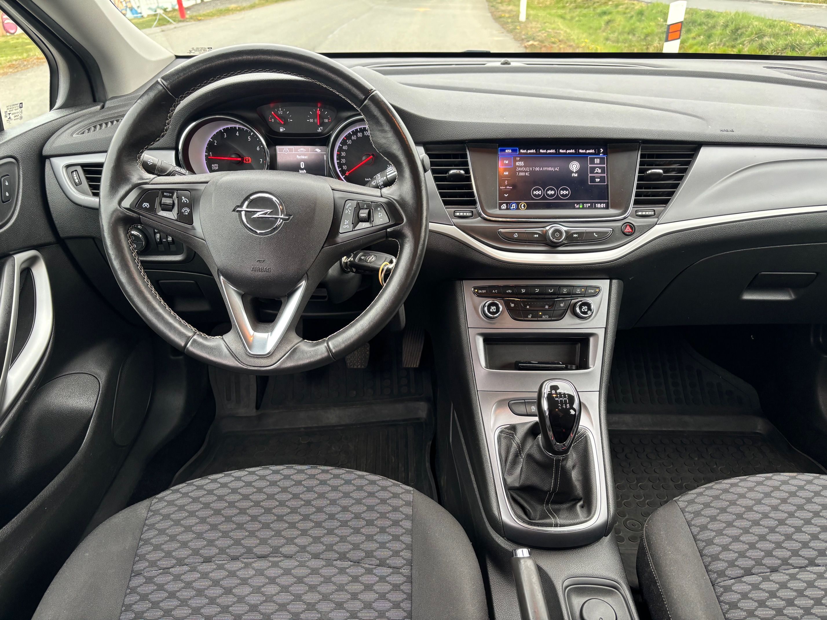 Opel Astra, 1.2 Turbo 81kw - fotka 5