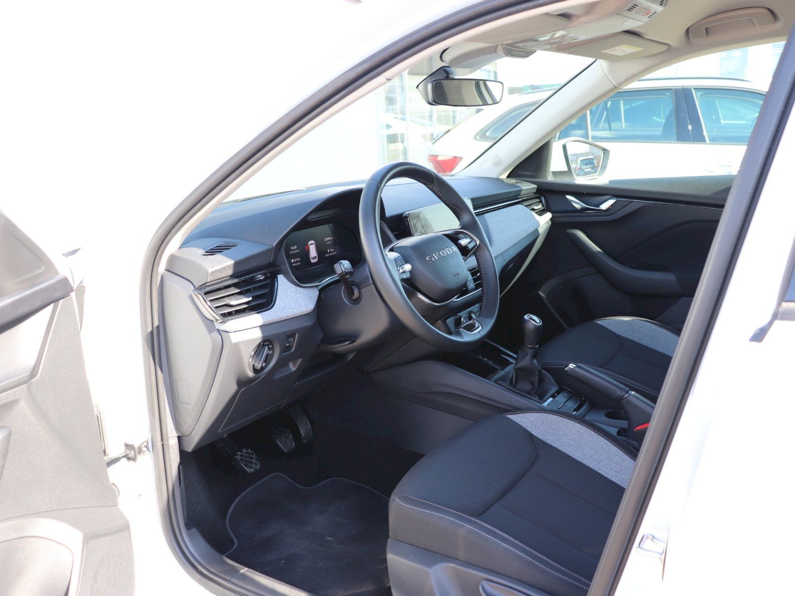 Škoda Kamiq, Kamiq Selection 1.0 TSI 70kW 5 - fotka 6