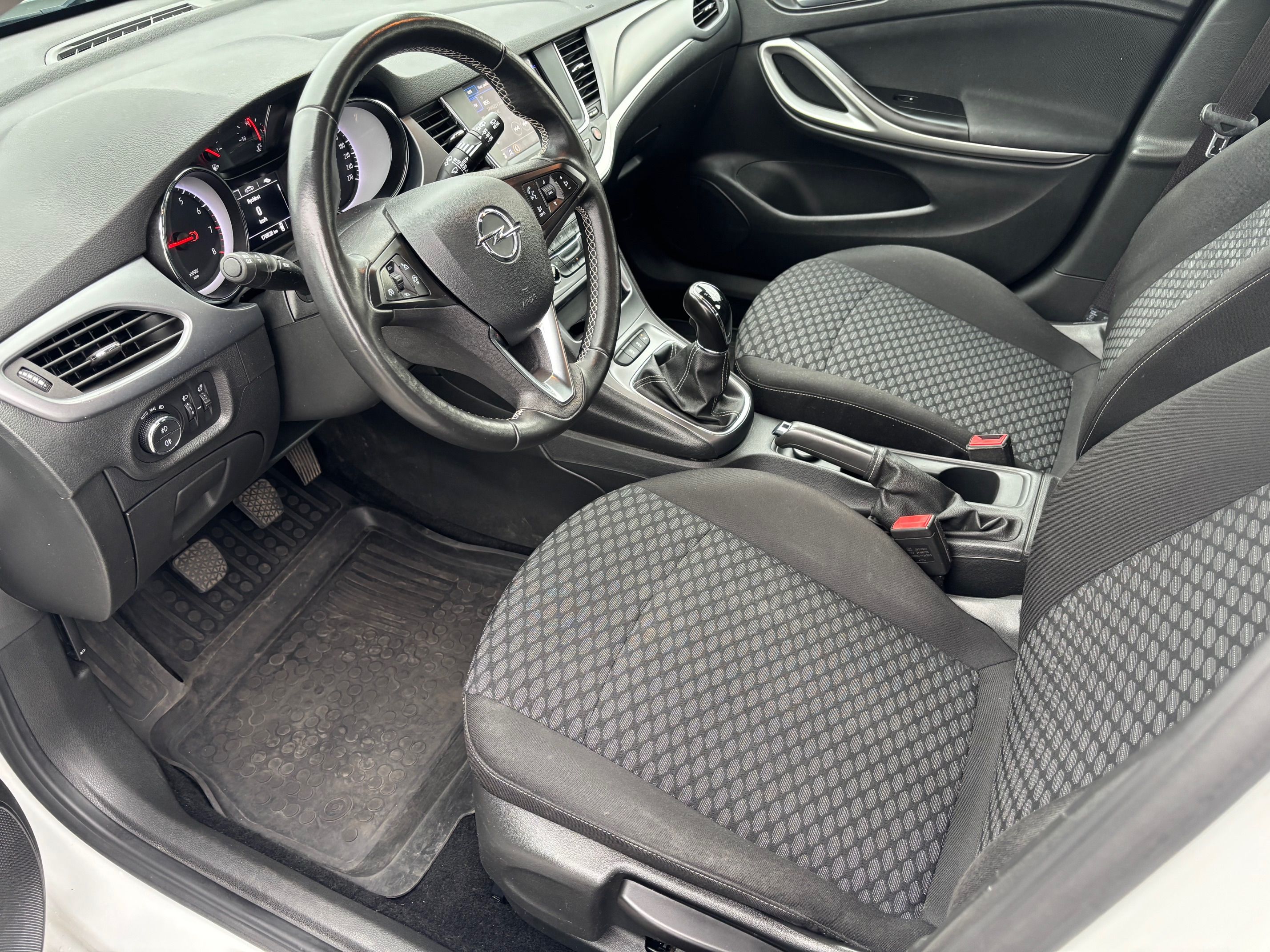 Opel Astra, 1.2 Turbo 81kw - fotka 6