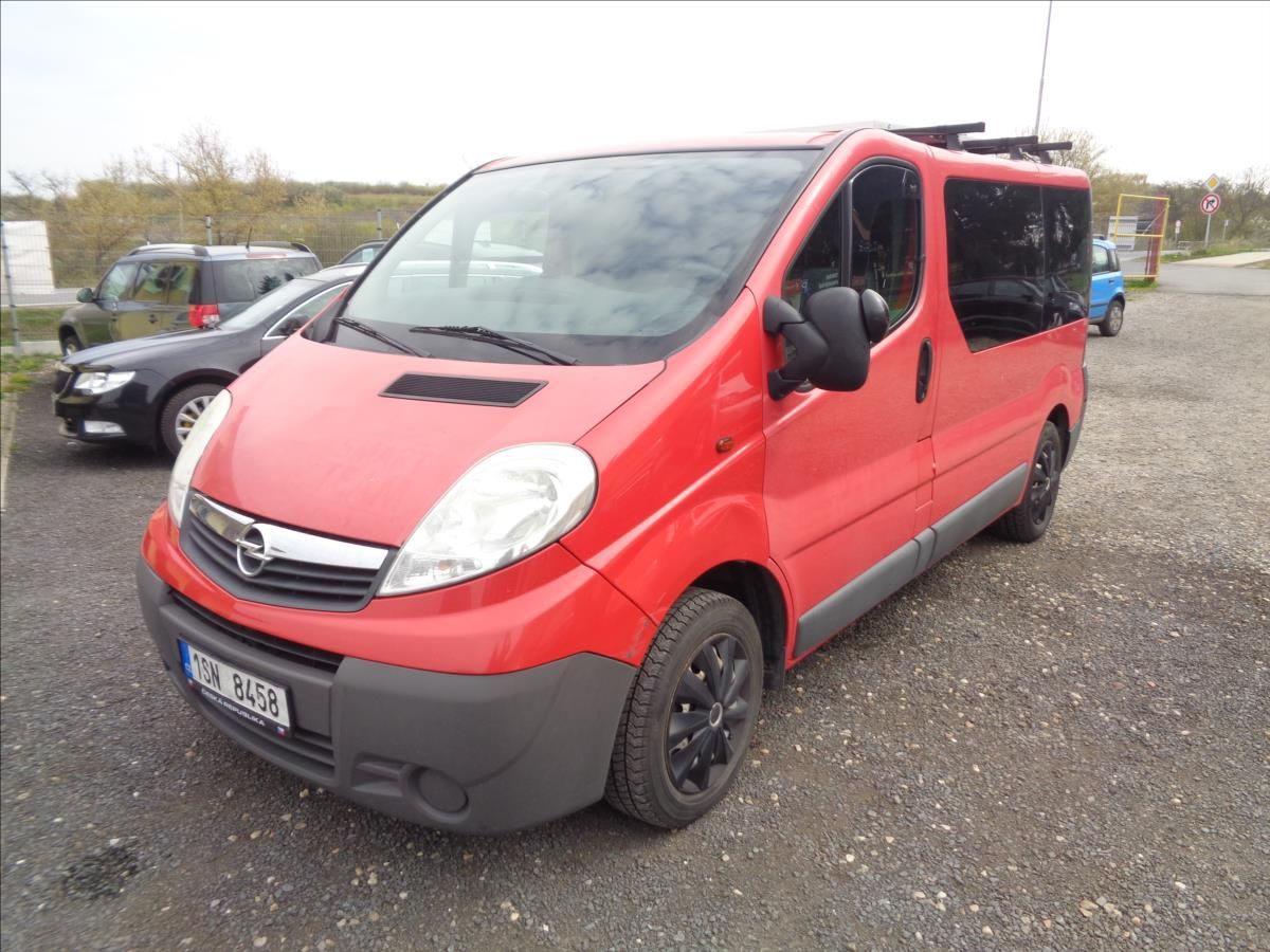 Opel Vivaro, 2,0        Spaní pro dvě osoby - fotka 3