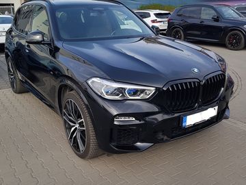 BMW X5 M50i