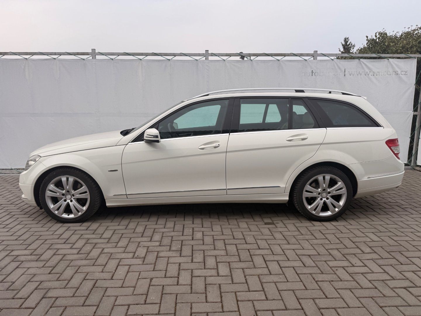 Mercedes-Benz Třídy C, 2.0 165kW*ČR*2.Maj.*CEBIA*AUT* - fotka 3