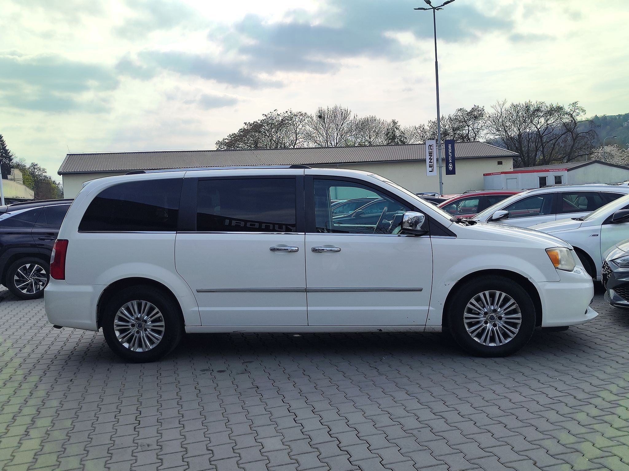 Lancia Voyager, 2.8 CRD/120kW 7.Míst - fotka 4