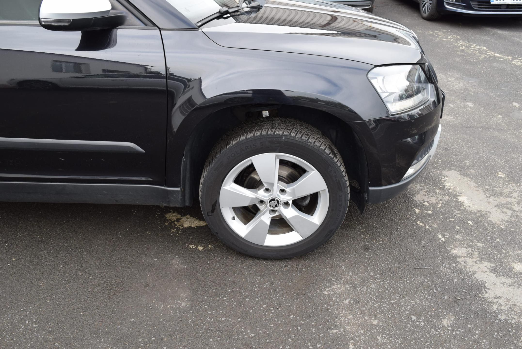 Škoda Yeti, 1.4TSI 92kw AMBI ALU TEMPOMAT - fotka 6