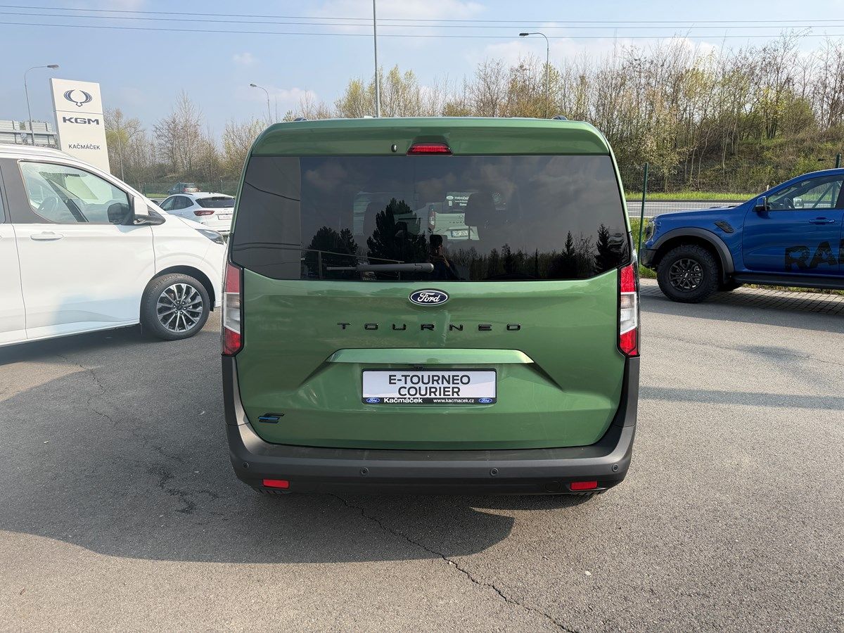 Ford Tourneo Courier, Titanium L1, 43 kWh Elektromot - fotka 4