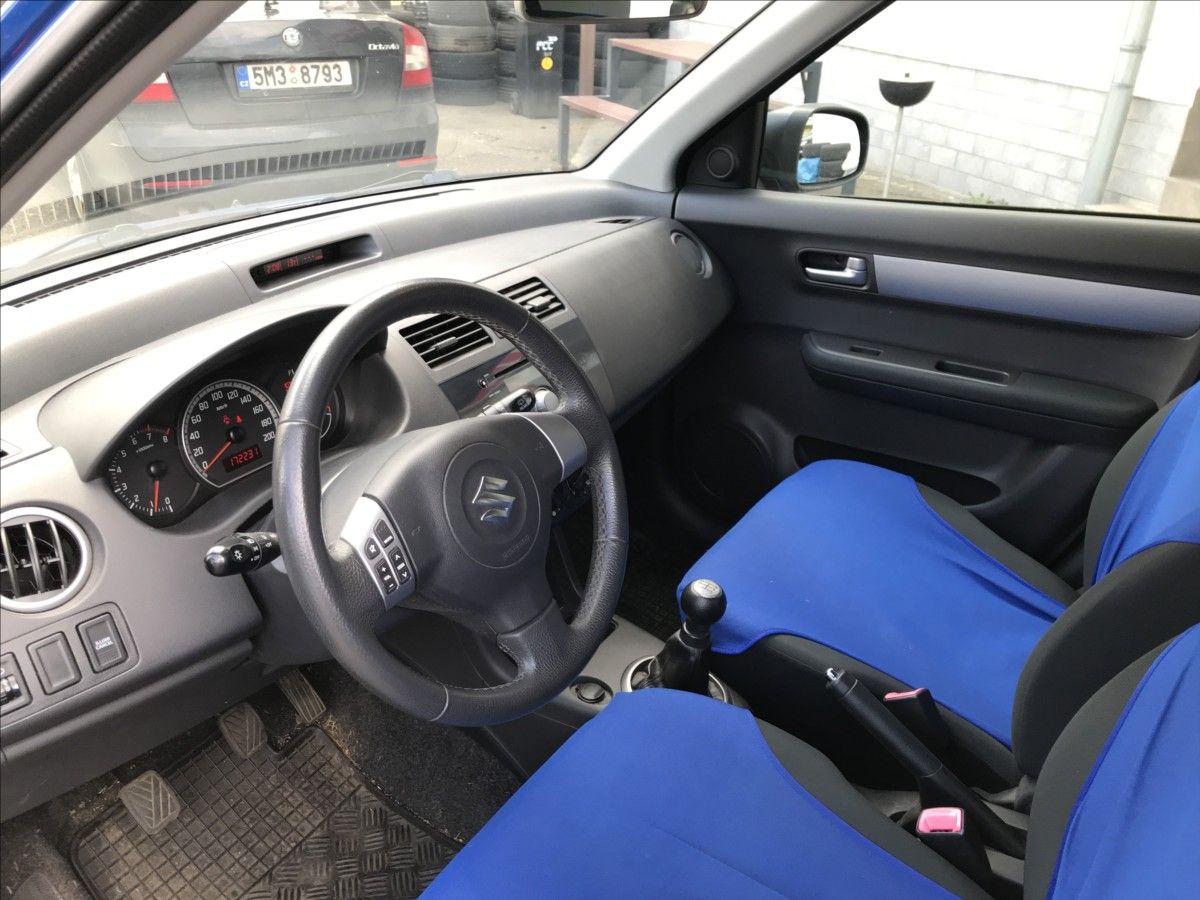 Suzuki Swift, 1,3 i 67kW 5dv. AC - fotka 6