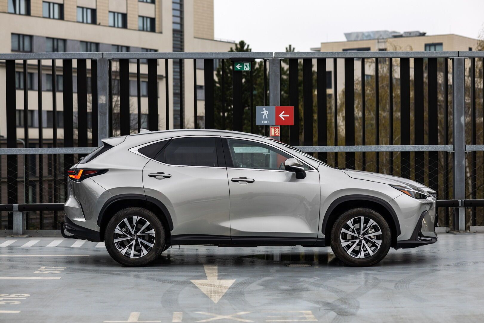 Lexus NX 350h, 350H 2,5 HEV EXECUTIVE PLUS - fotka 5